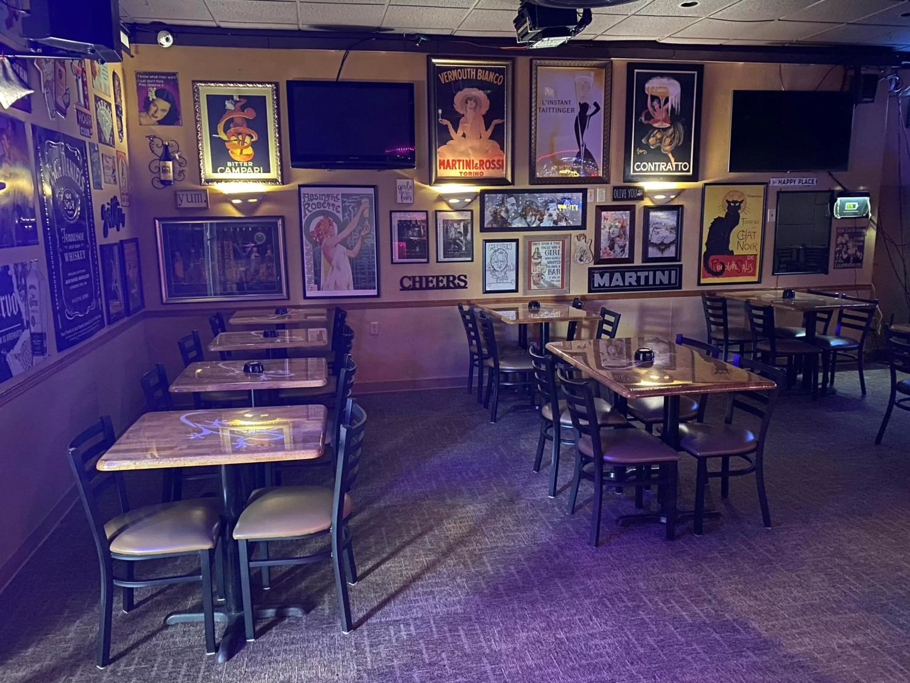 Lounge or bar in Ramada by Wyndham Enid