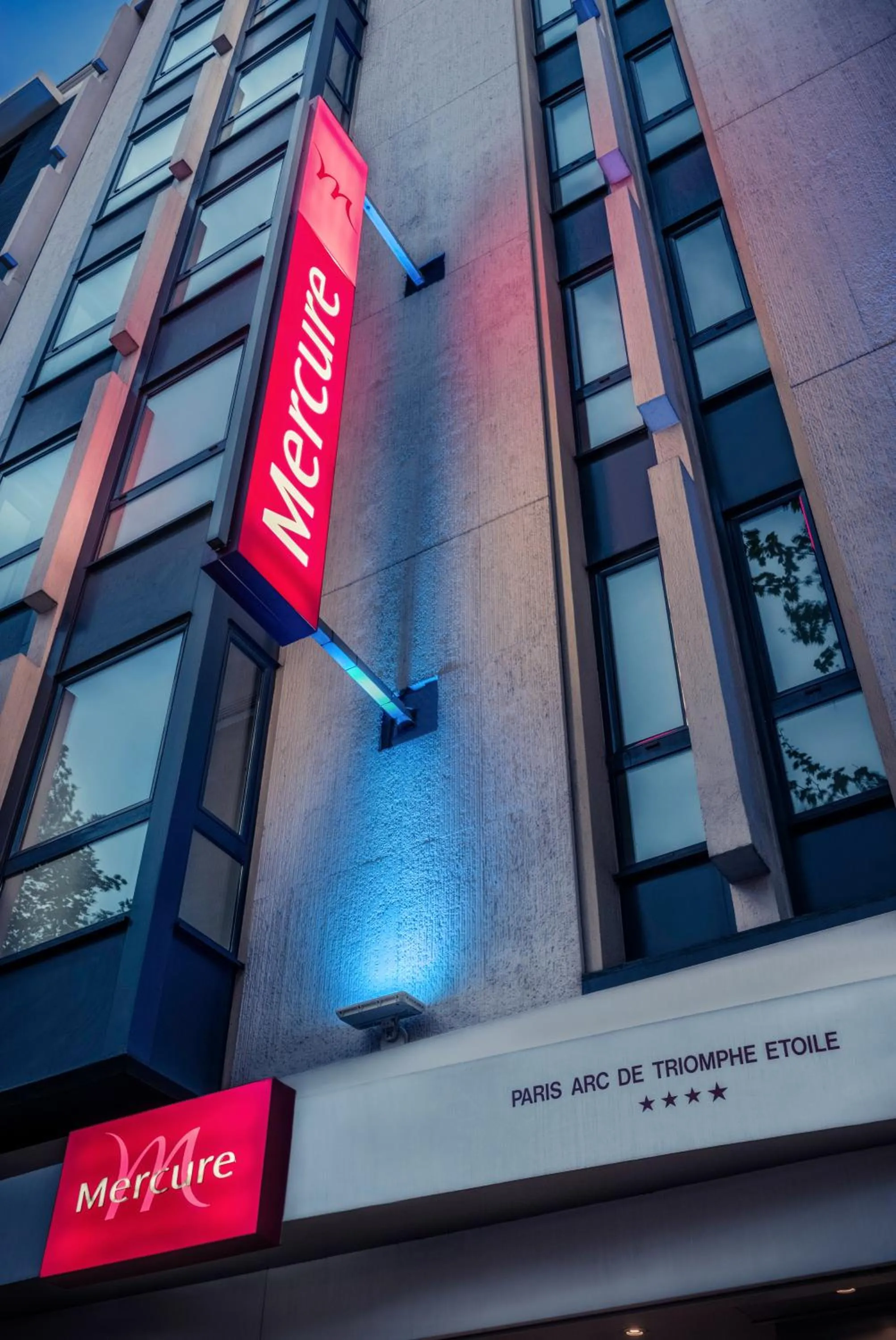 Property building in Mercure Paris Arc de Triomphe Etoile