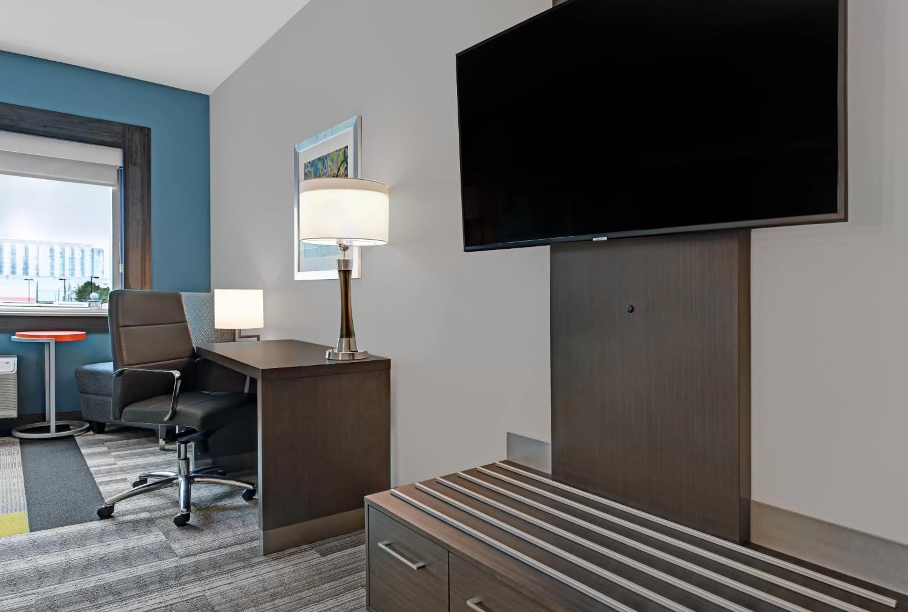 Seating area in Holiday Inn Express & Suites Memorial – CityCentre by IHG