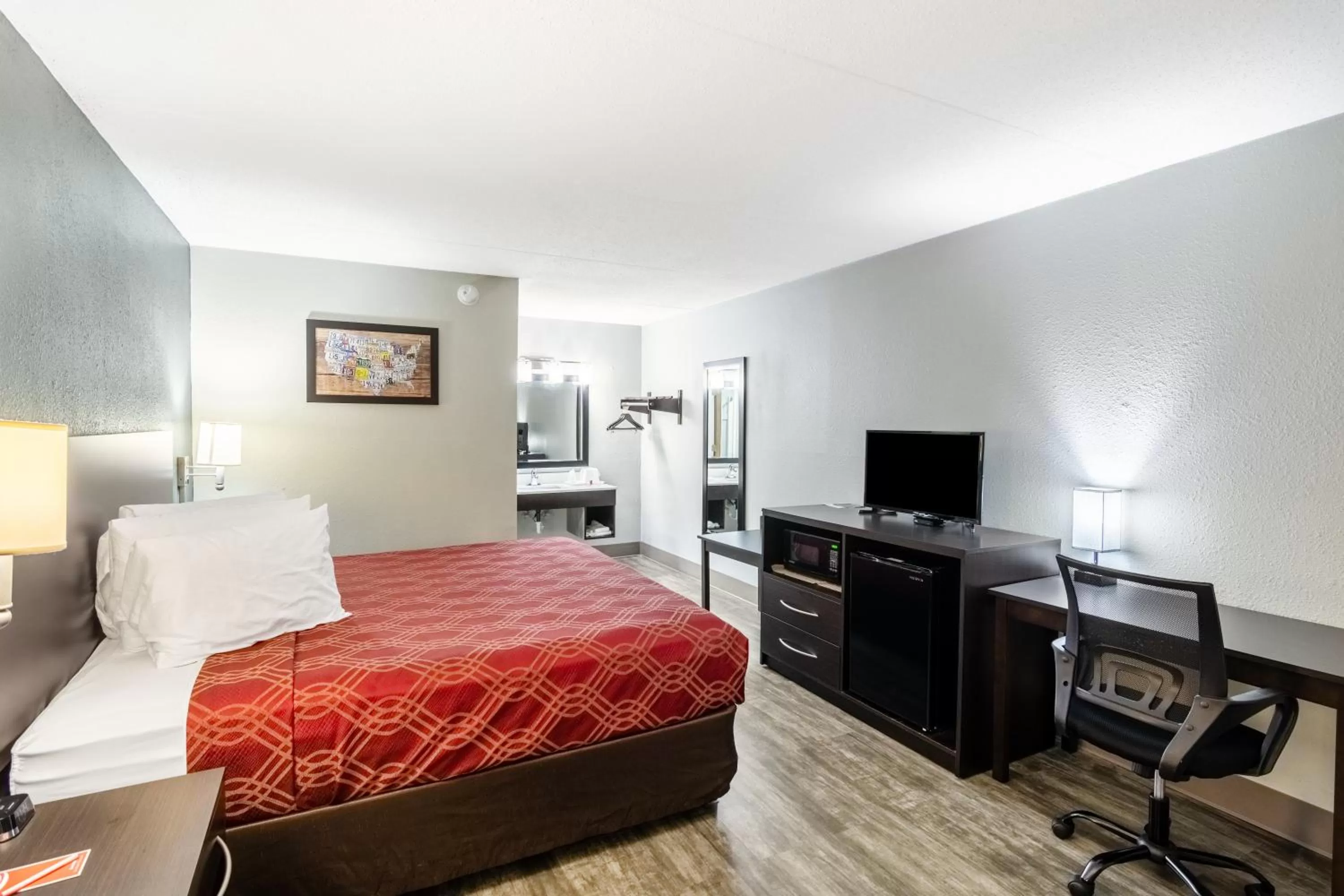 Photo of the whole room in Econo Lodge