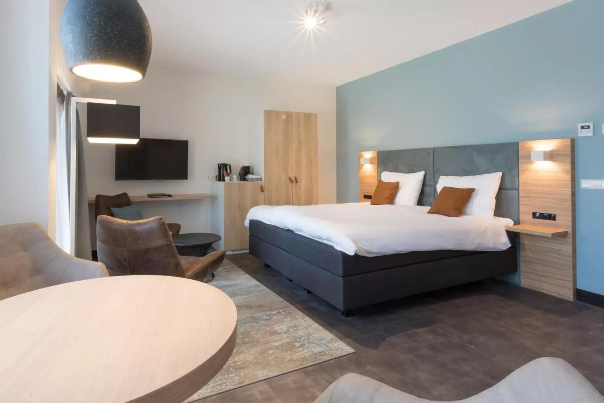 Superior Double Room (max. 1 dog allowed on request) in Hotel Kaap West I Kloeg Collection Superior Double Room (max. 1 dog allowed on request) in Hotel Kaap West I Kloeg Collection