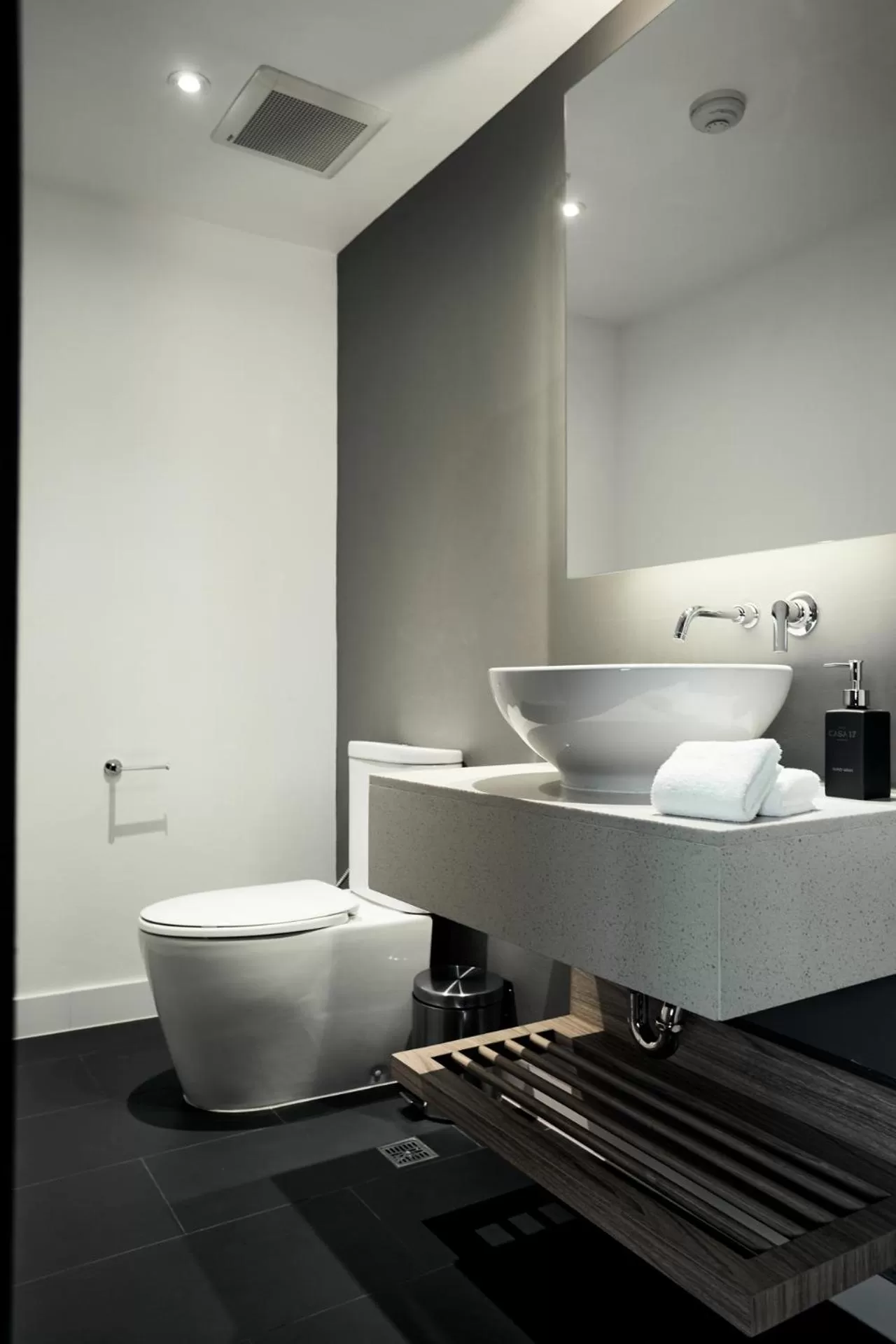 Toilet in Casa 17 Hotel Bangkok