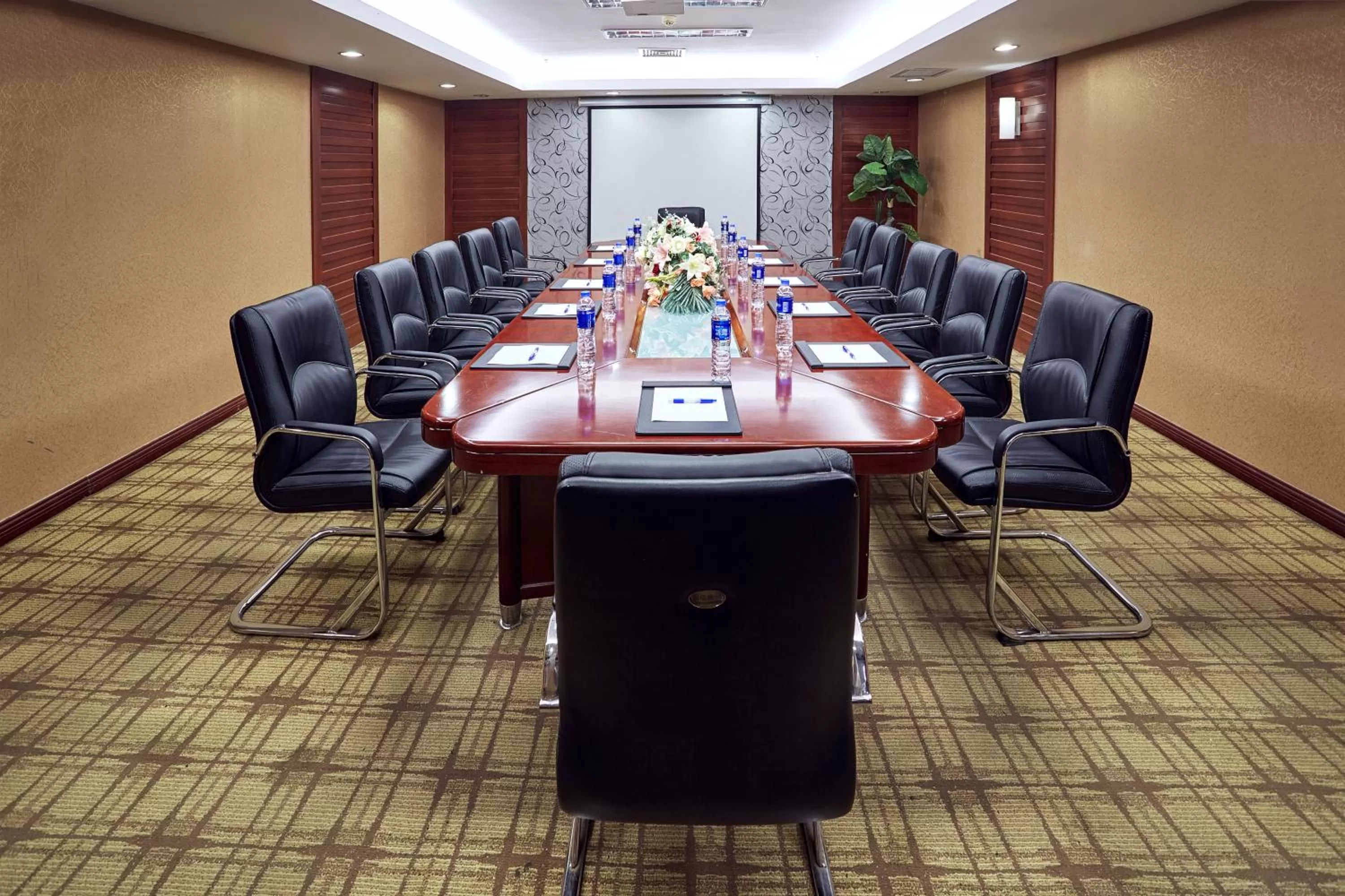 Meeting/conference room in Holiday Inn Express Nanjing Xuanwu Lake by IHG