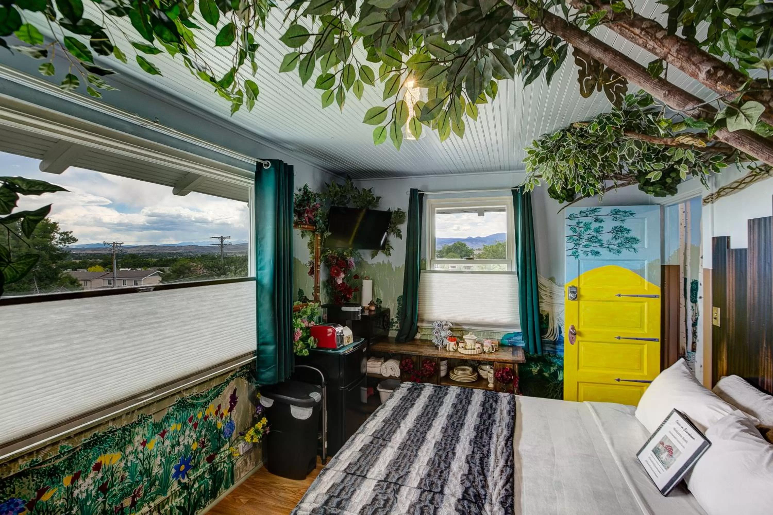 Mountain view in The Oasis on Eisenhower