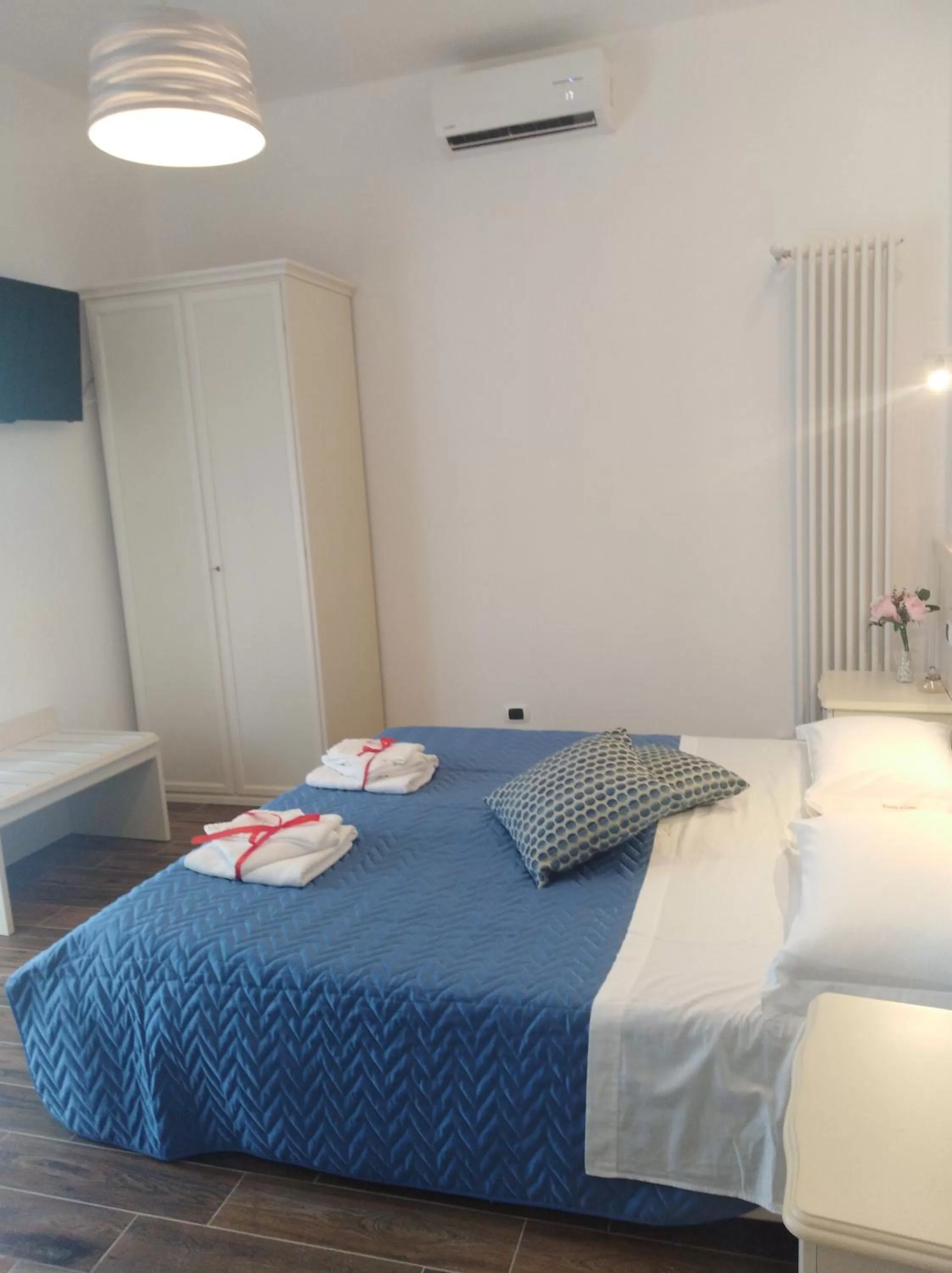 Bed in DomuS al Corso B&B