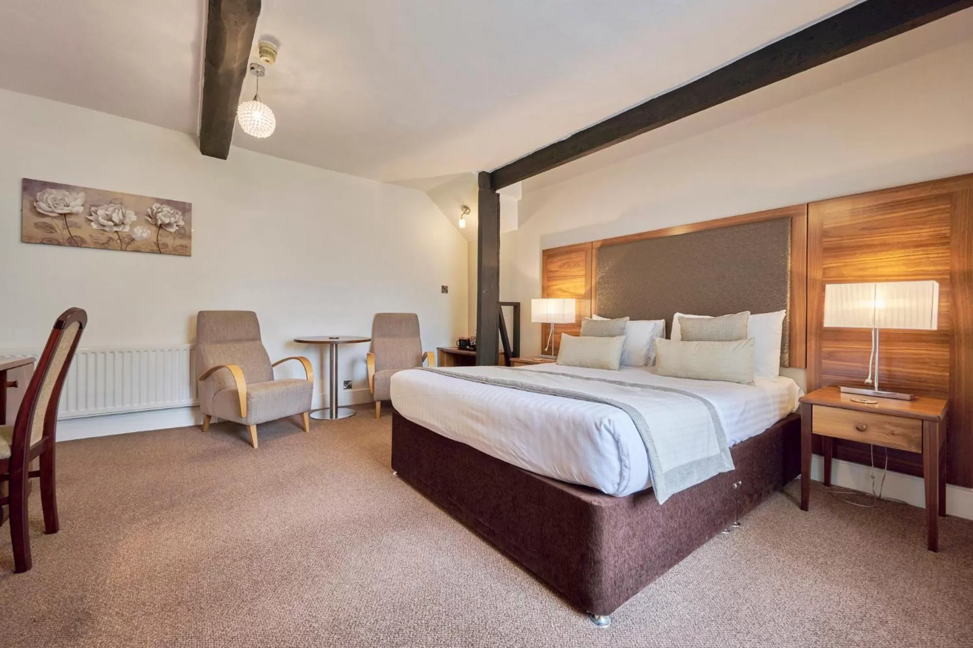 Bed in The Old Ginn House Inn