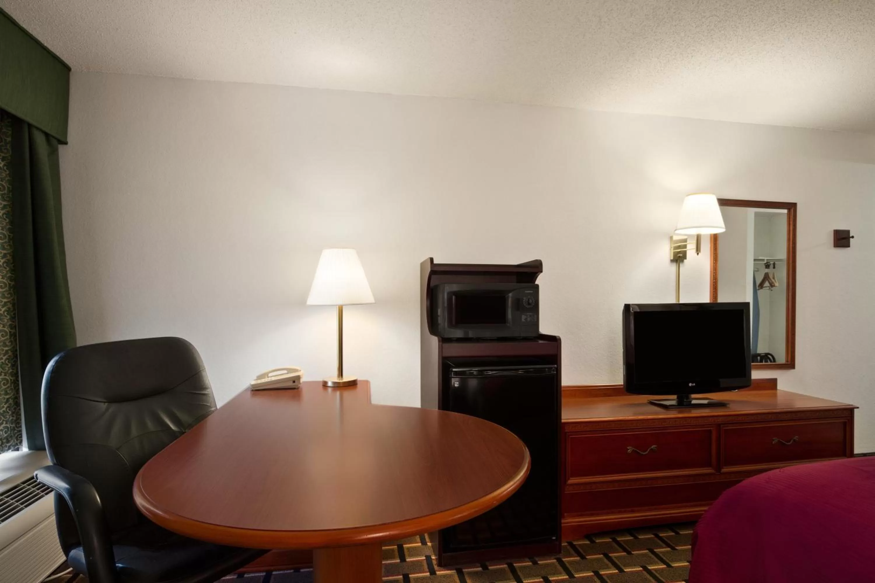 Photo of the whole room in Baymont by Wyndham Crossville