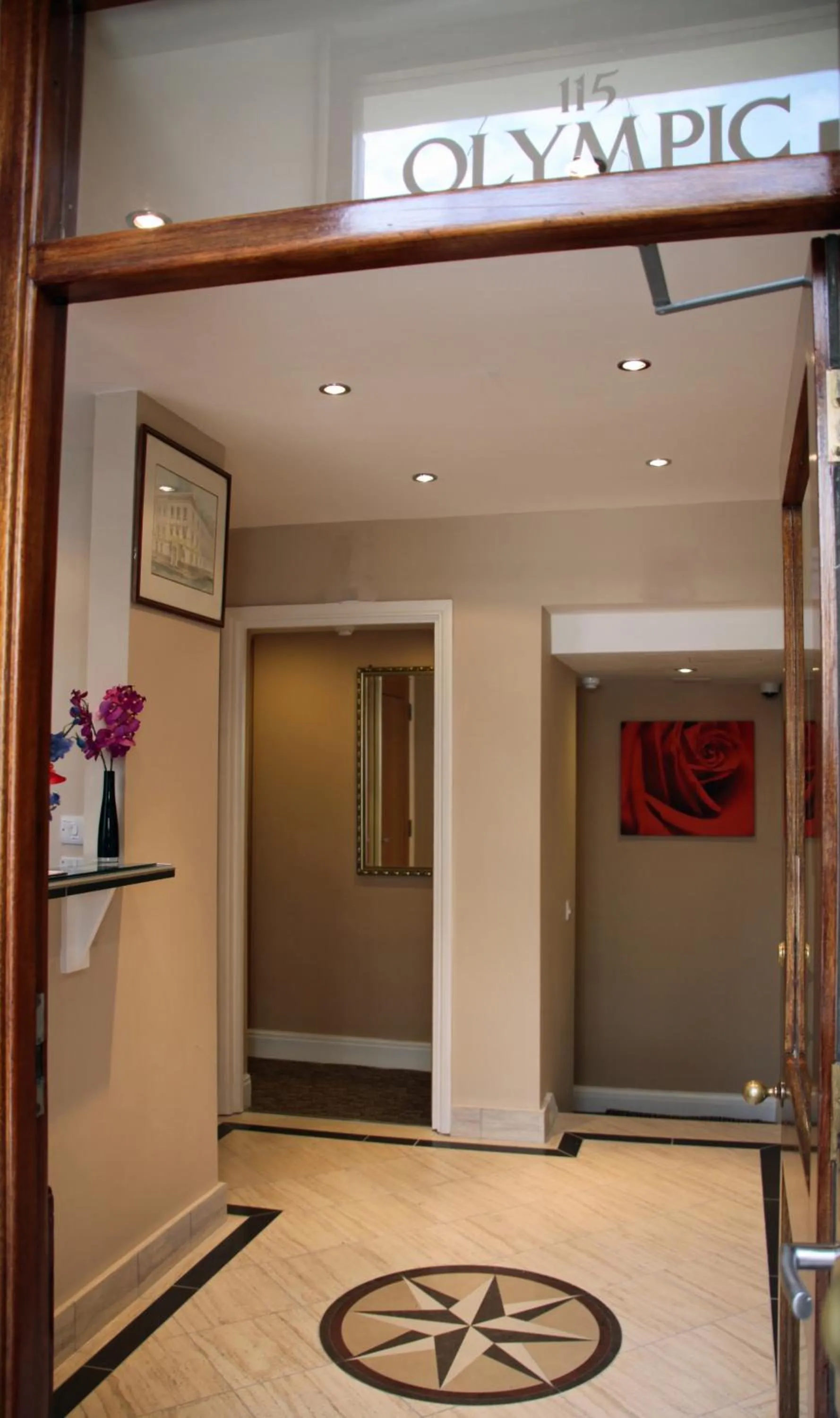 Lobby or reception in The Grapevine Hotel