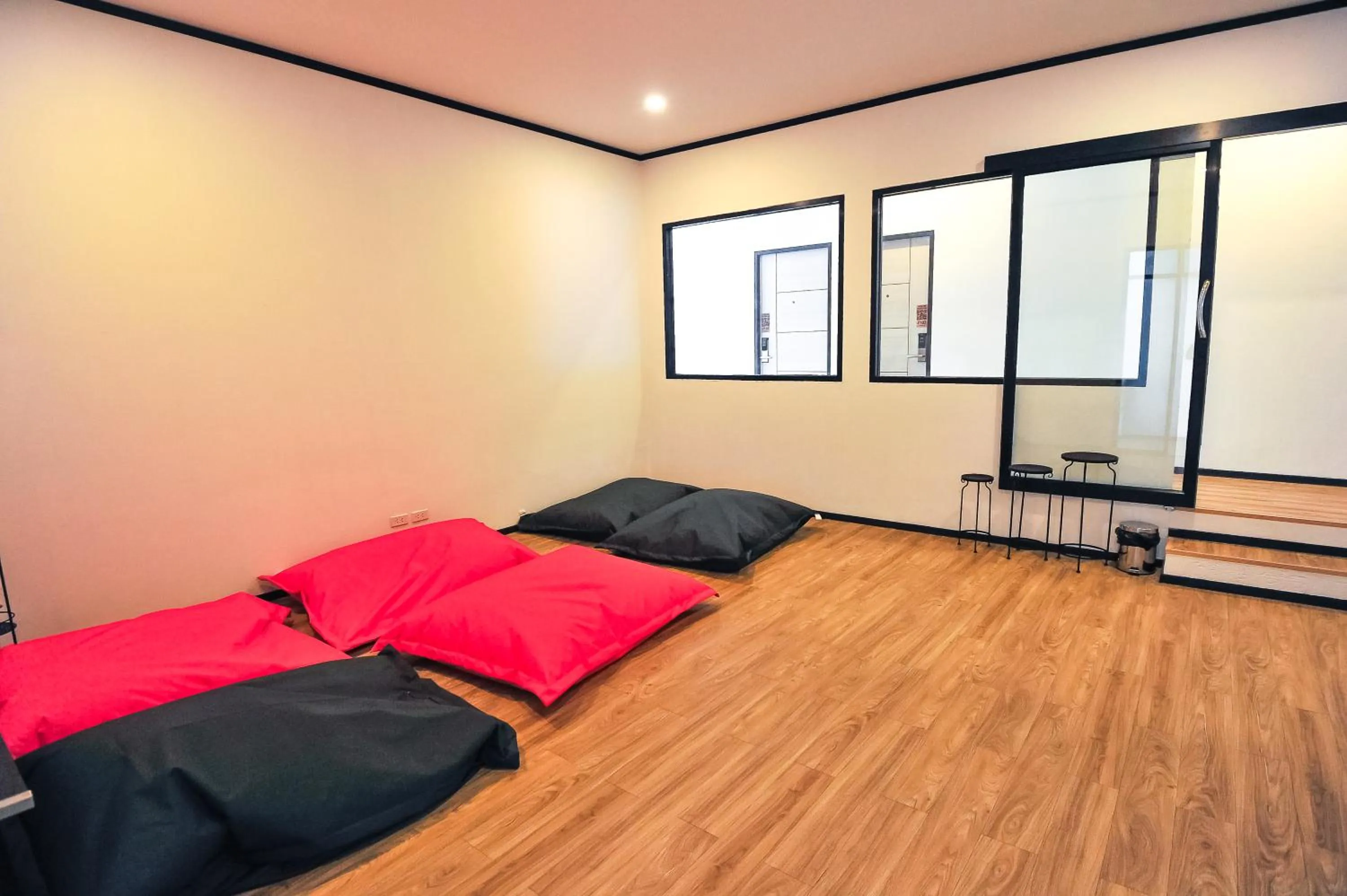 Living room, Bed in Glur Phuket Patong Beach