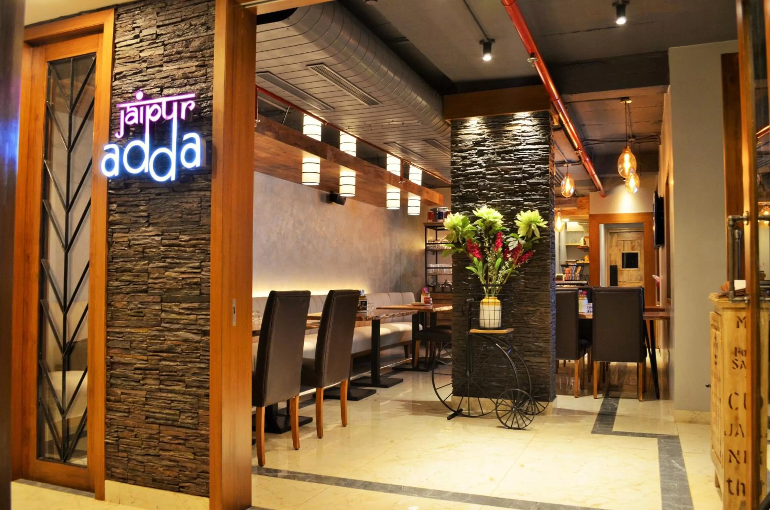 Restaurant/places to eat in Nirwana Hometel Jaipur- A Sarovar Hotel