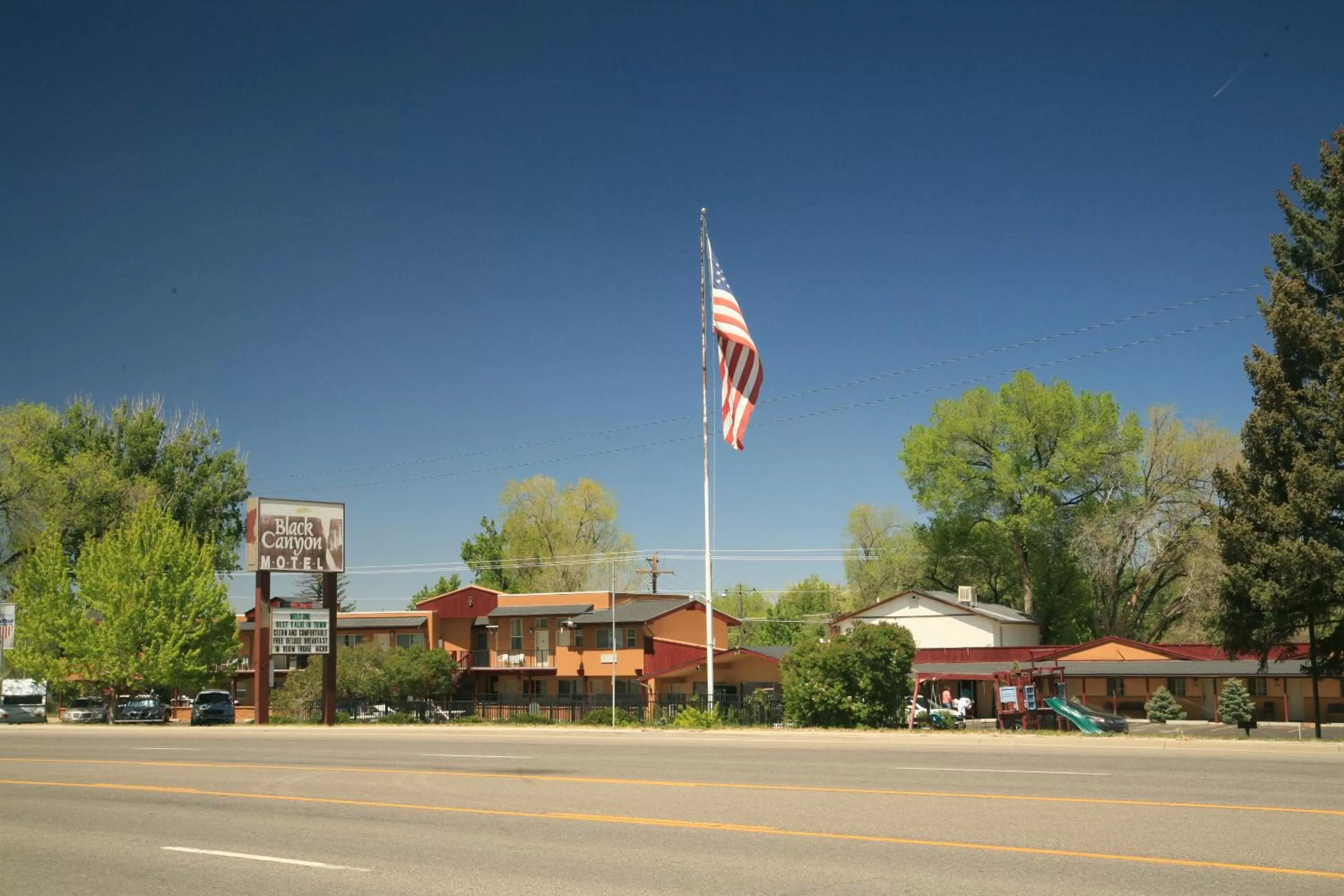 Facade/entrance in Black Canyon Motel