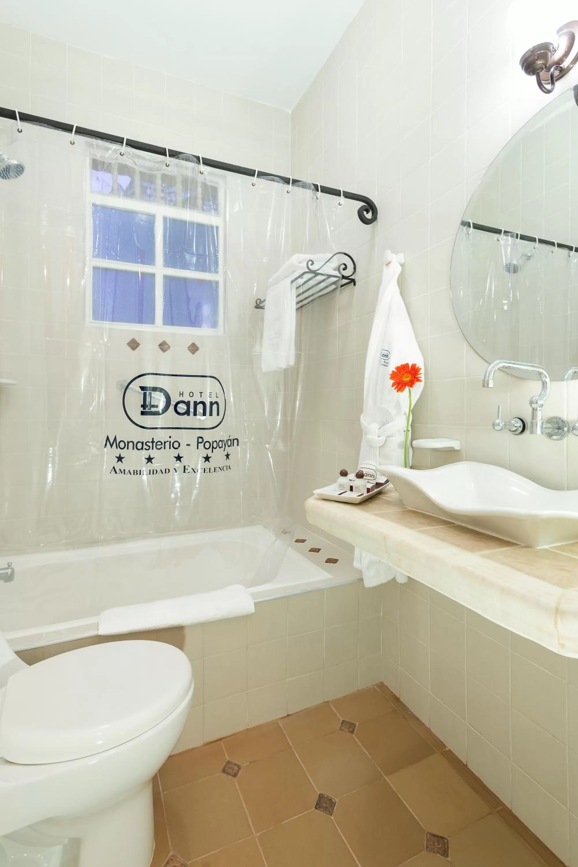 Bathroom in Hotel Dann Monasterio