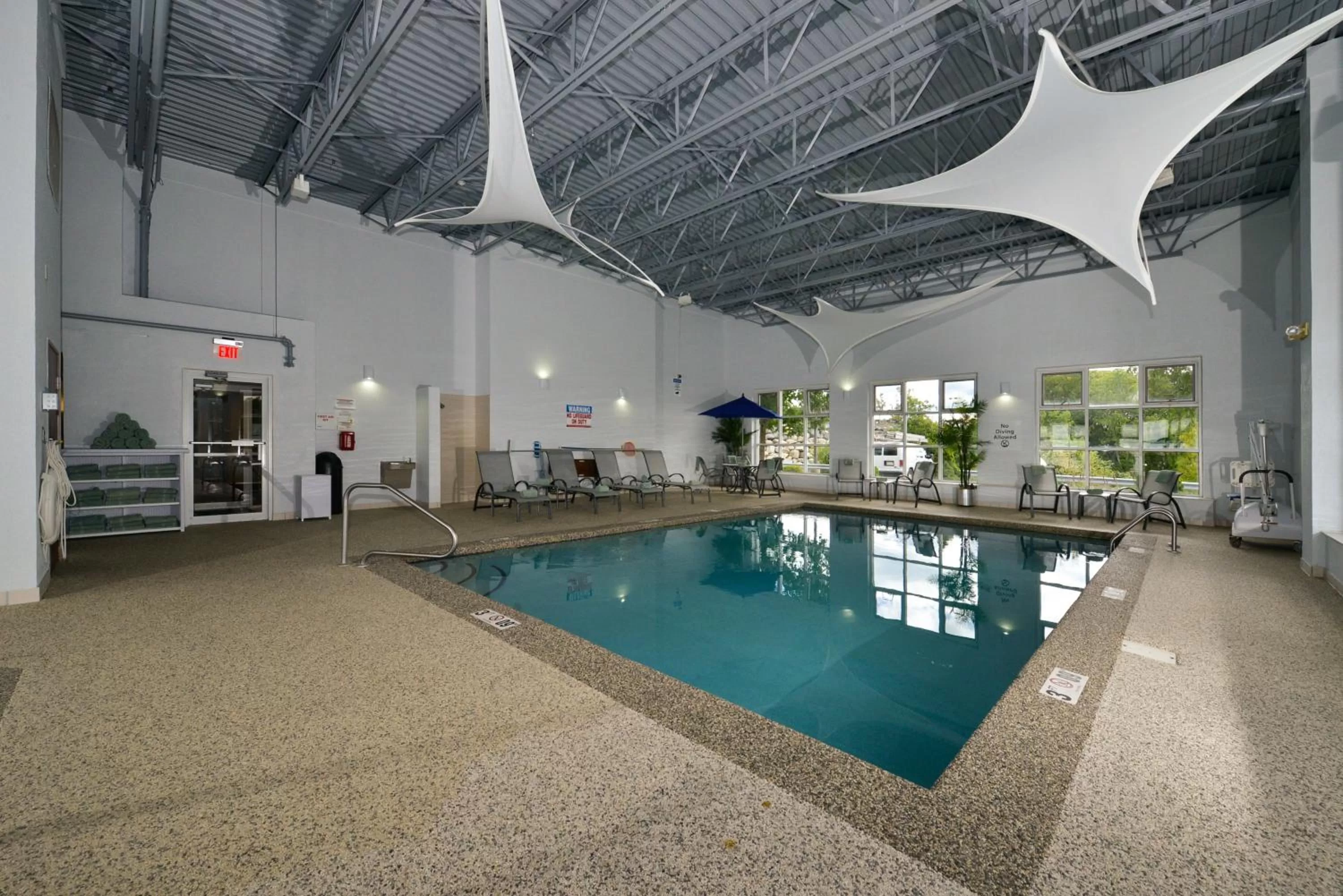 Swimming pool in Holiday Inn Express Boston-Milford by IHG