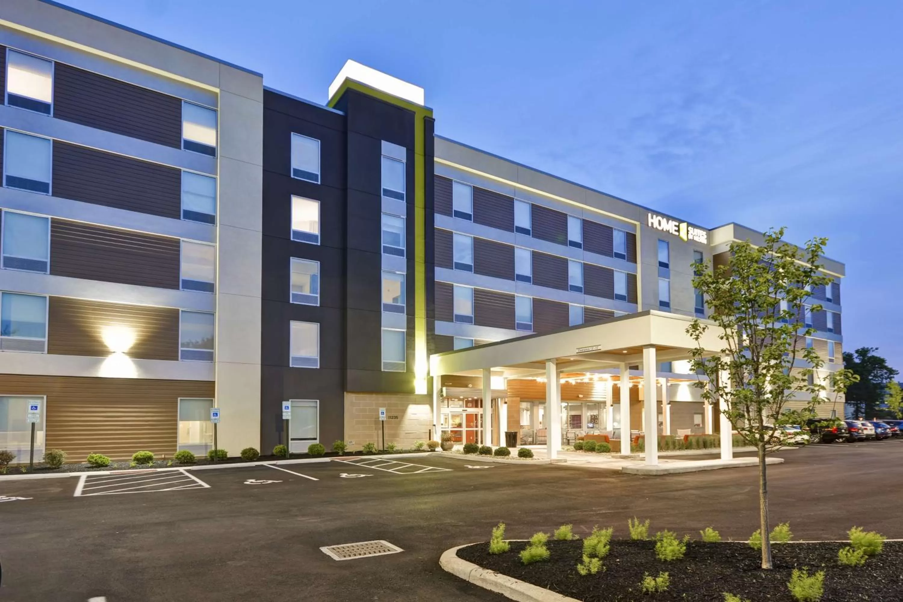 Property building in Home2 Suites By Hilton Blue Ash Cincinnati