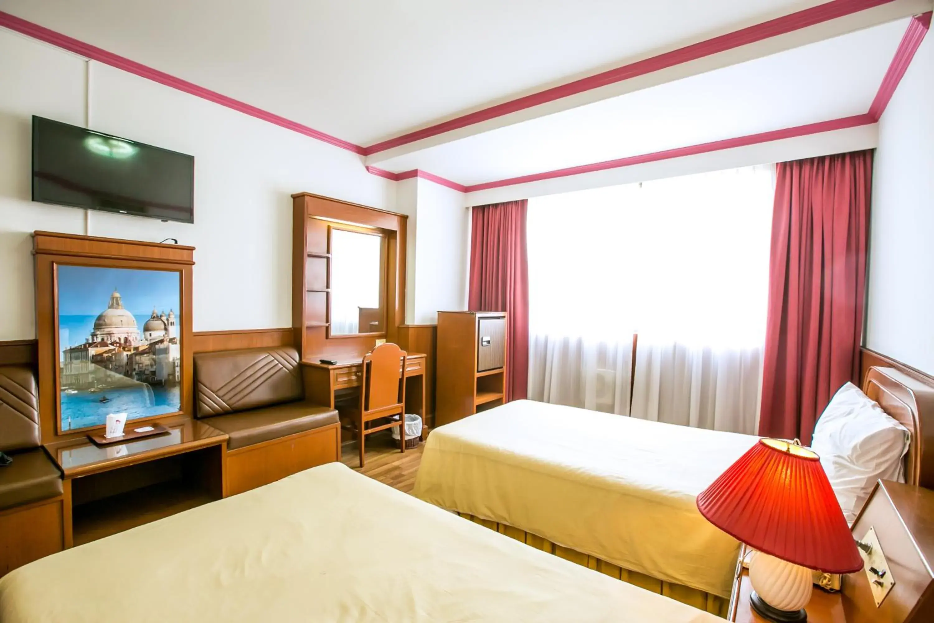 Superior Twin Room in Elizabeth Hotel Superior Twin Room in Elizabeth Hotel