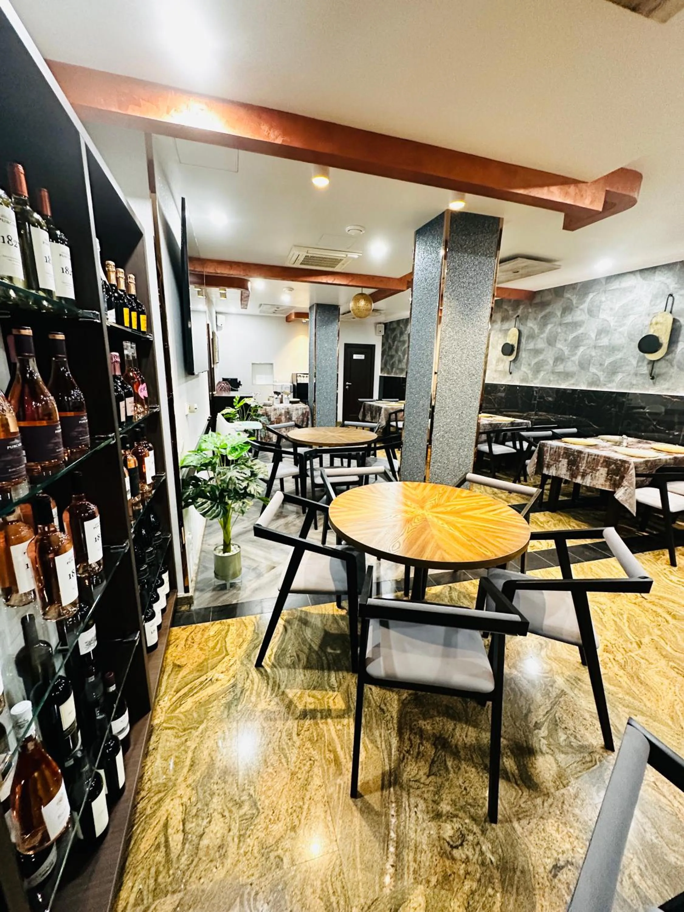 Restaurant/places to eat in Villa & Restaurant Levoslav House