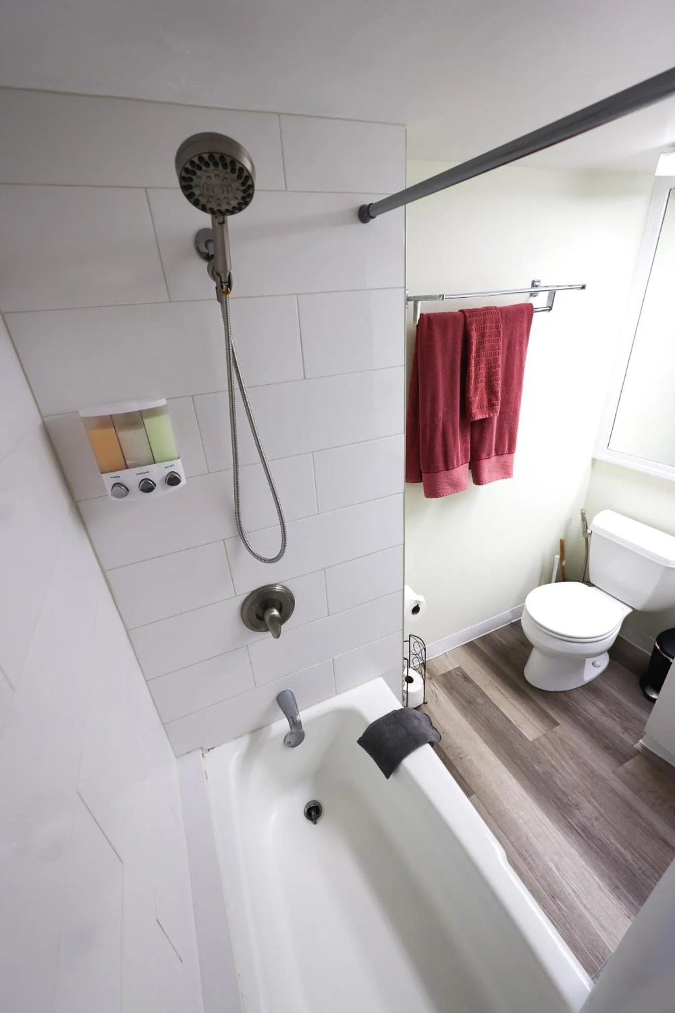 Tropical Studios at Marine Surf Waikiki - FREE PARKING - BEST LOCATION - FULL KITCHEN - SWIMMING POOL