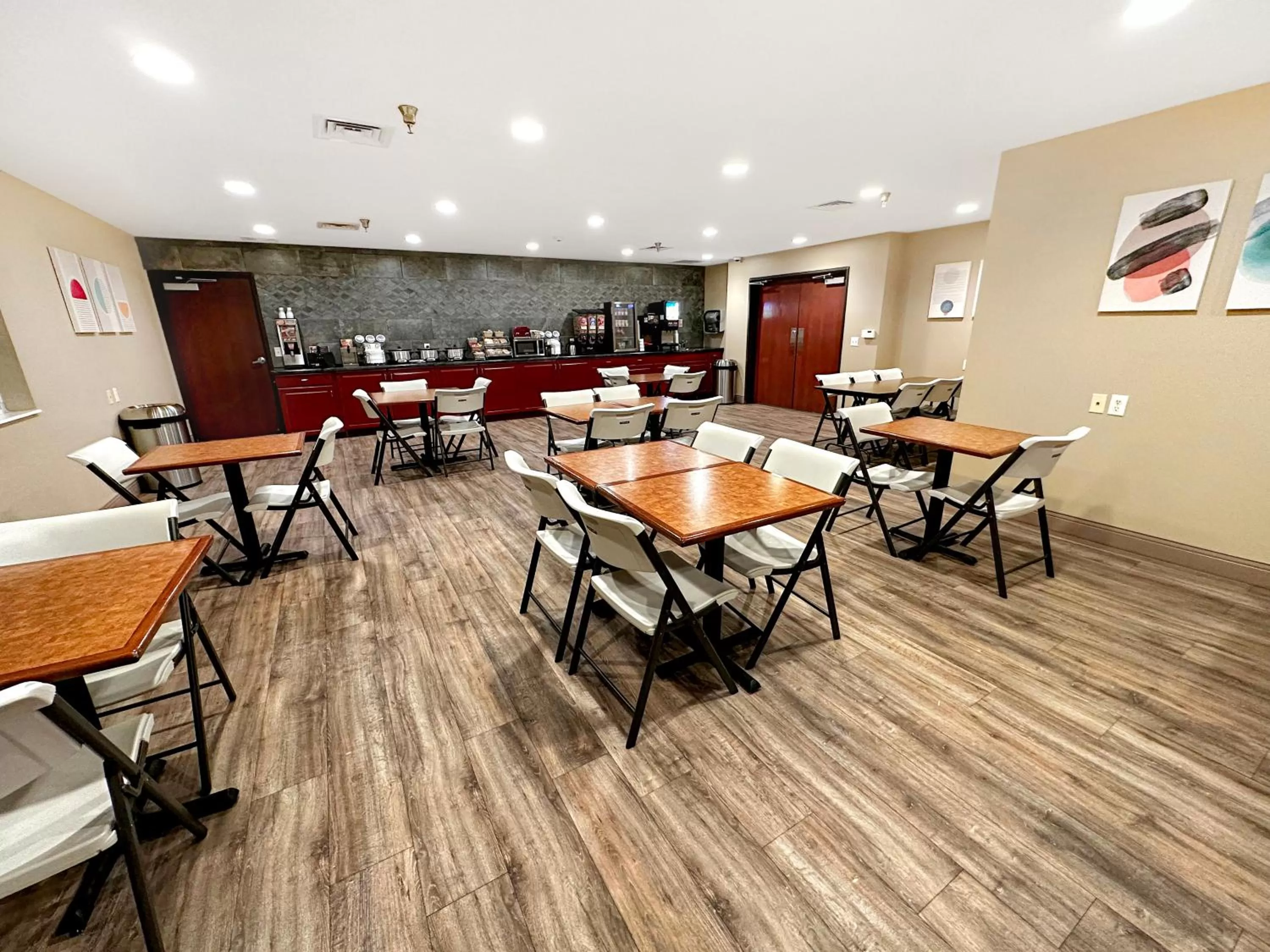 Breakfast in Estherville Hotel & Suites