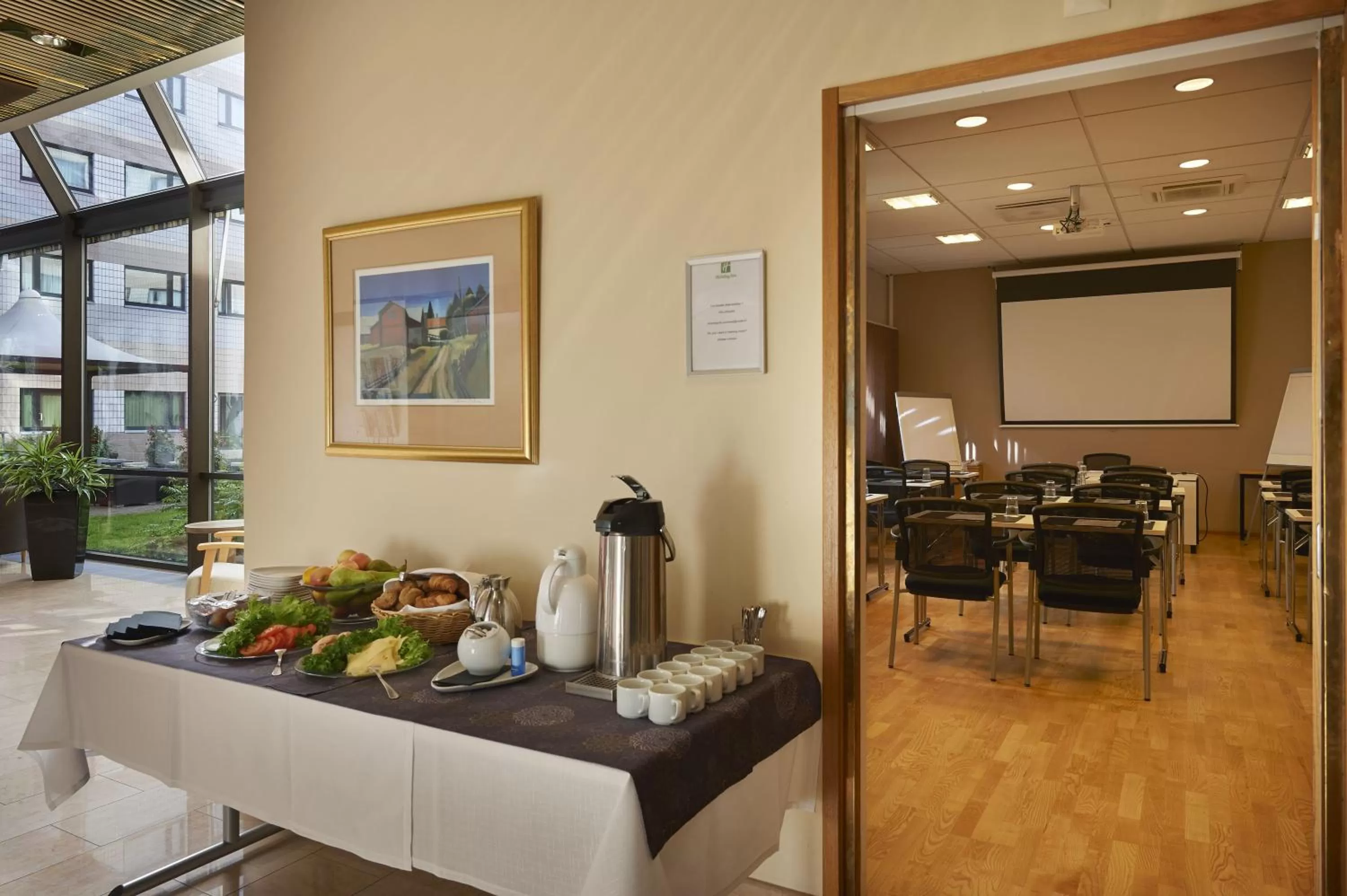 Meeting/conference room in Holiday Inn Helsinki-Vantaa Airport by IHG