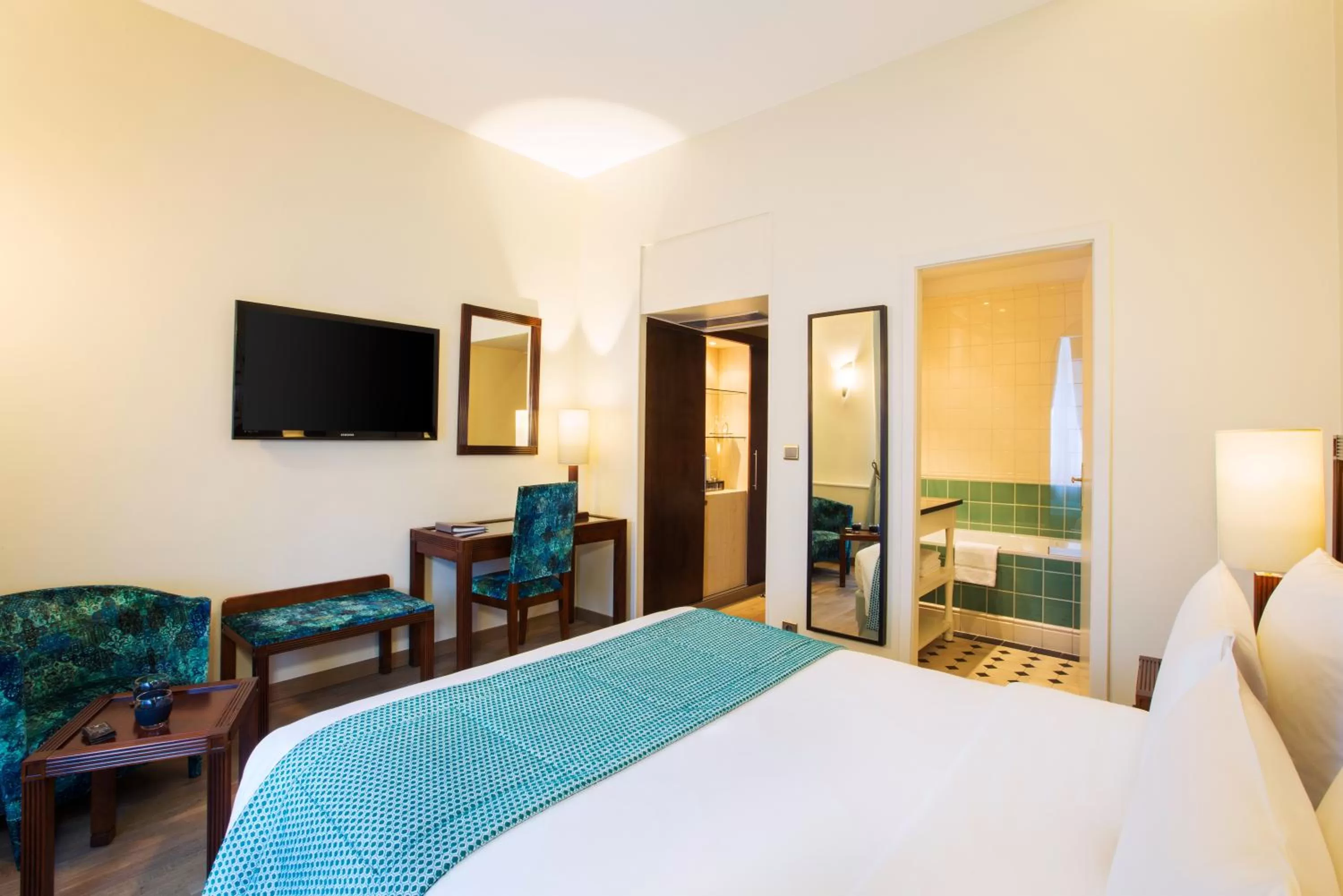 Bedroom, Bed in Hôtel Régent Contades