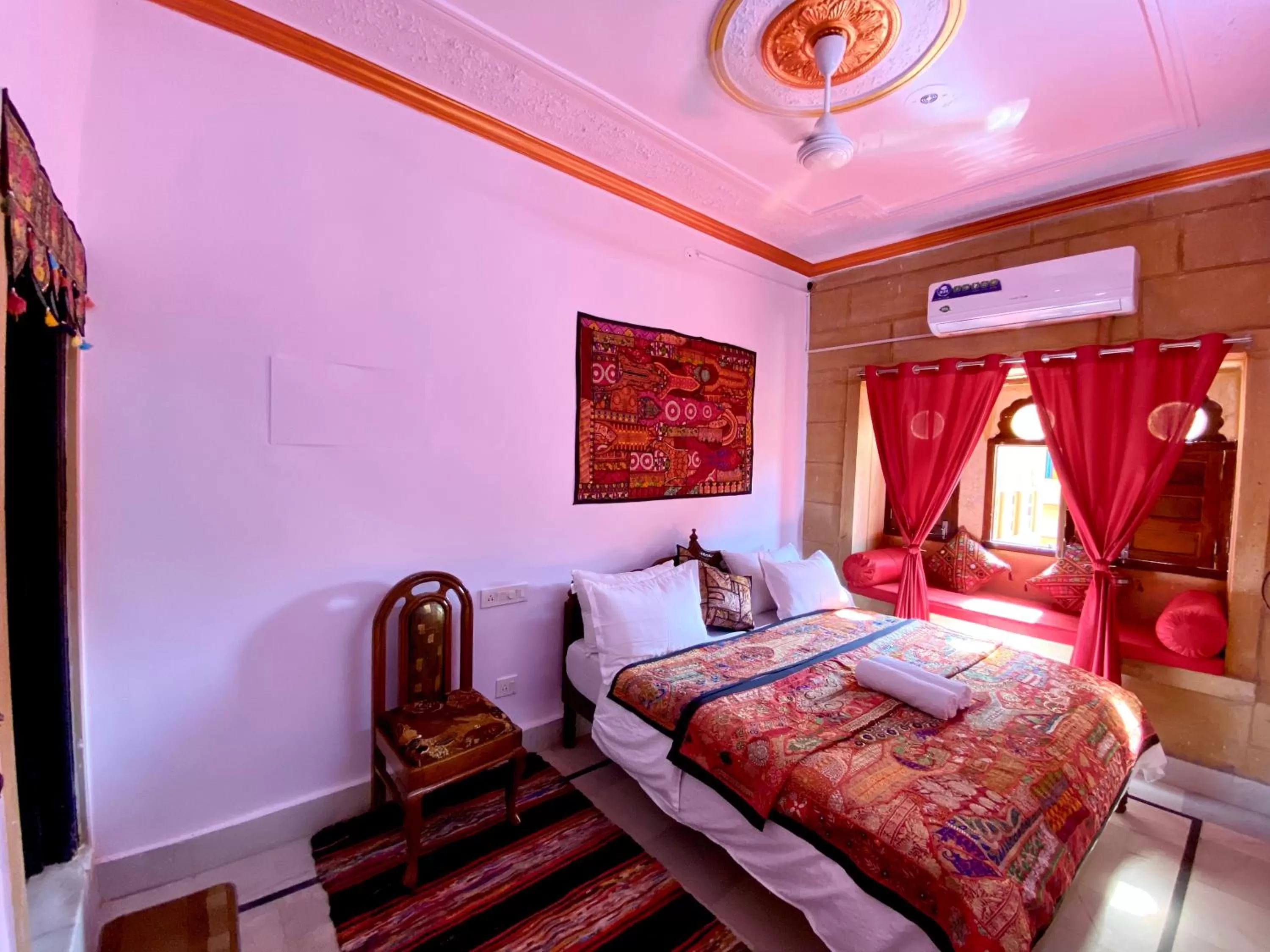 Bed in Hotel Murad Haveli