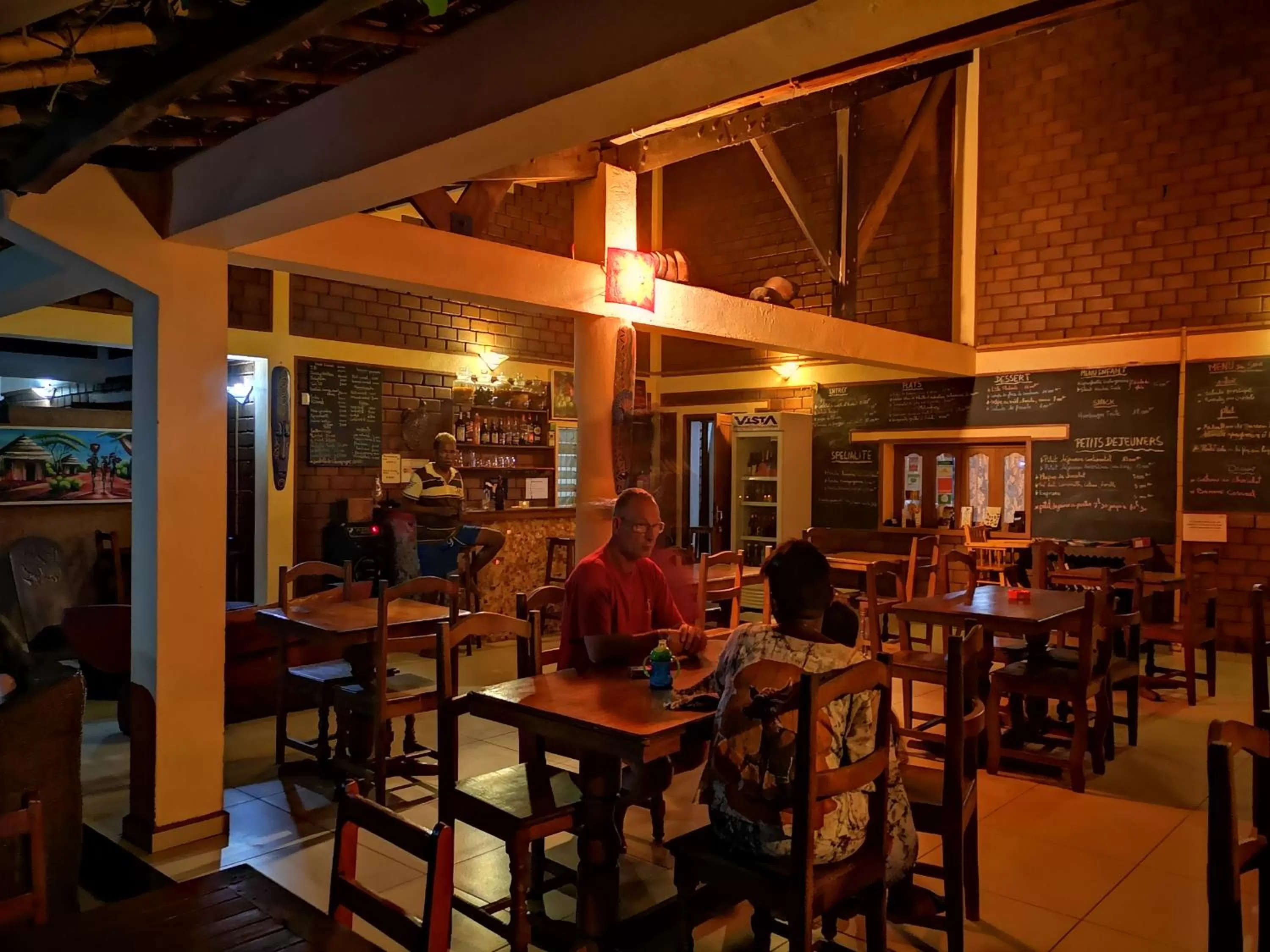 Restaurant/Places to Eat in Hotel Lakana Ramena
