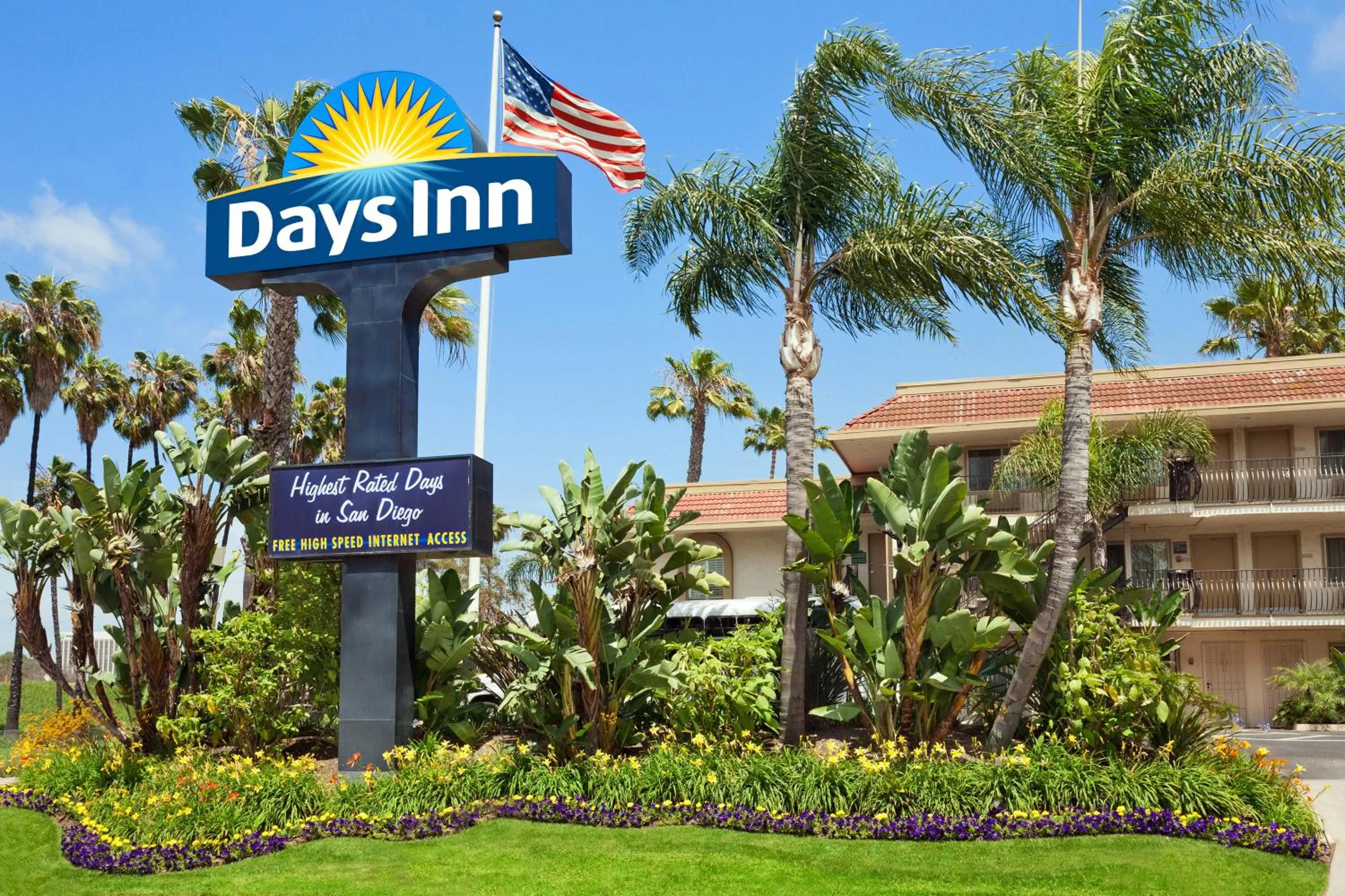 Facade/entrance in Days Inn by Wyndham San Diego Hotel Circle