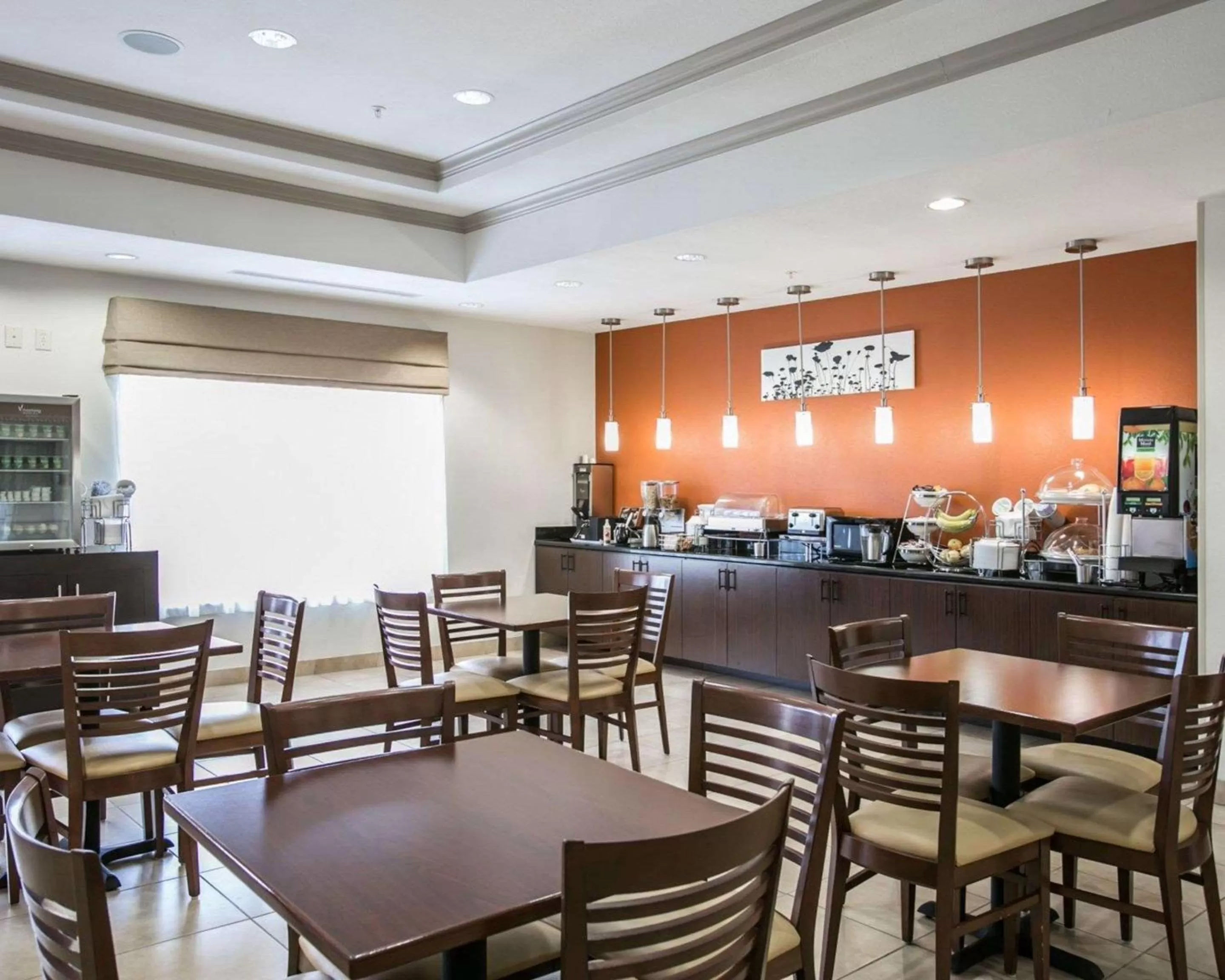 Restaurant/places to eat in Restwell Inn & Suites I-45 North