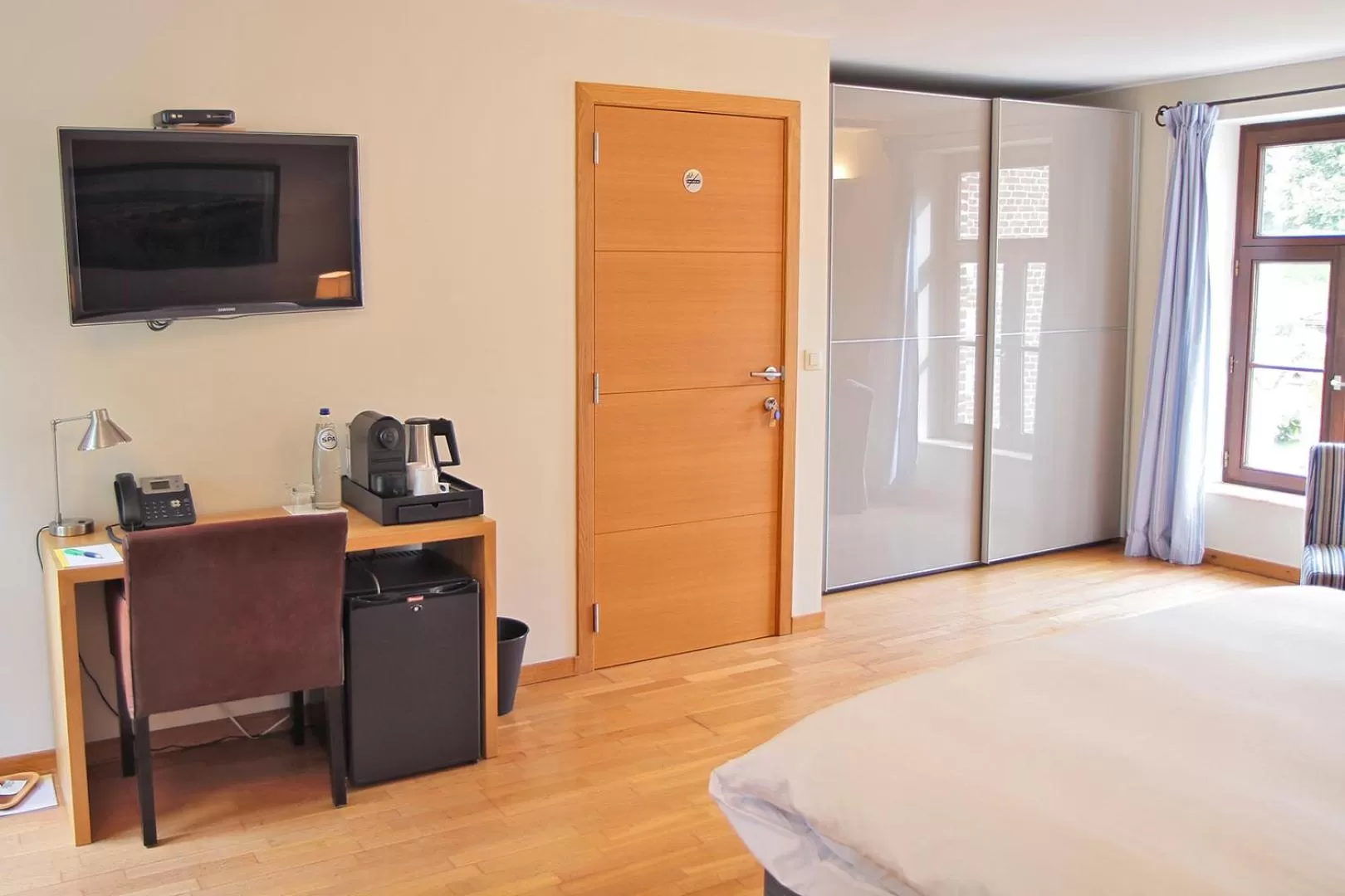 Bedroom, Bed in Hôtel - Ferme du Château d'Ahin