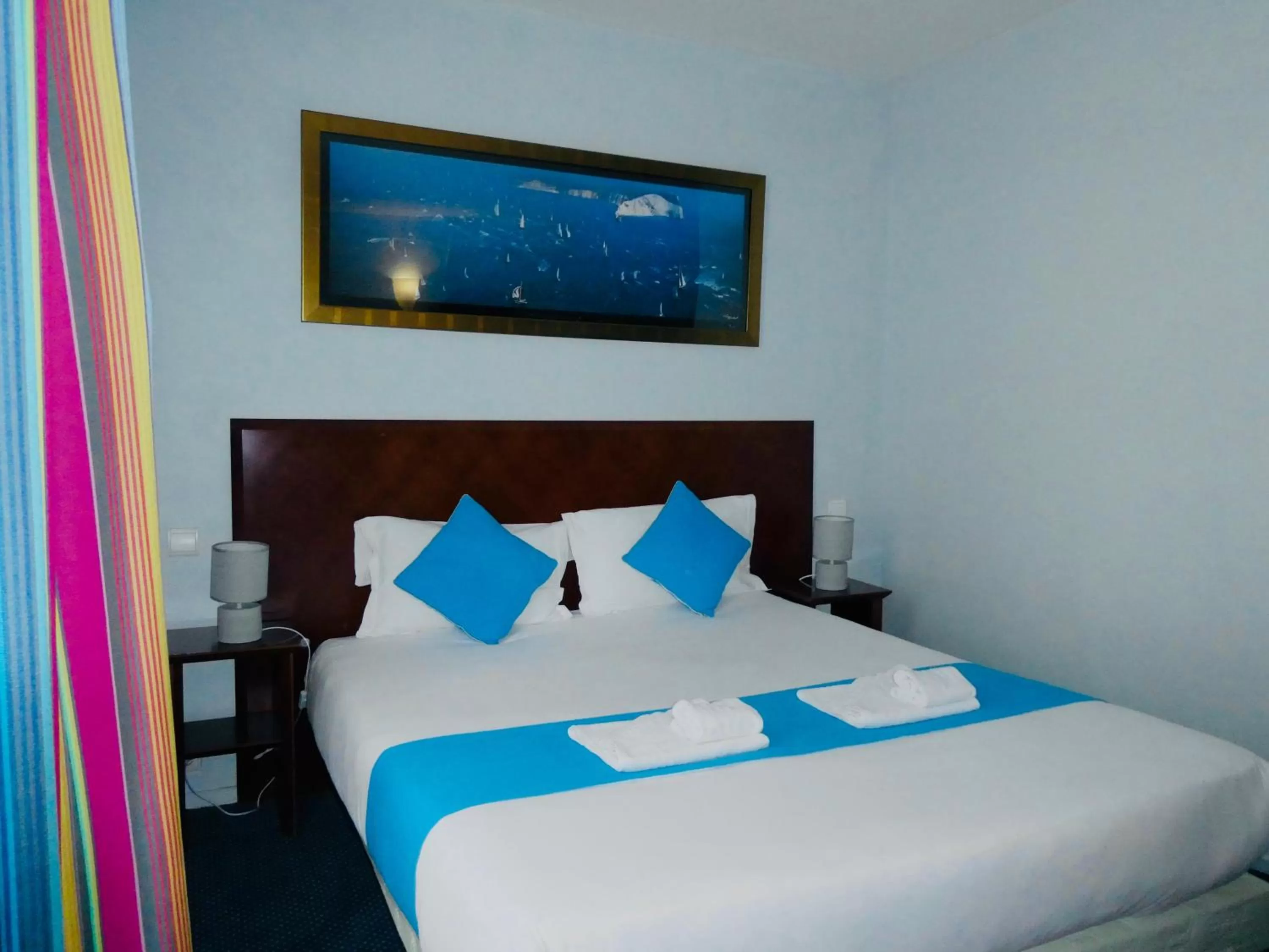 Bed in Hotel Bellevue Montmartre