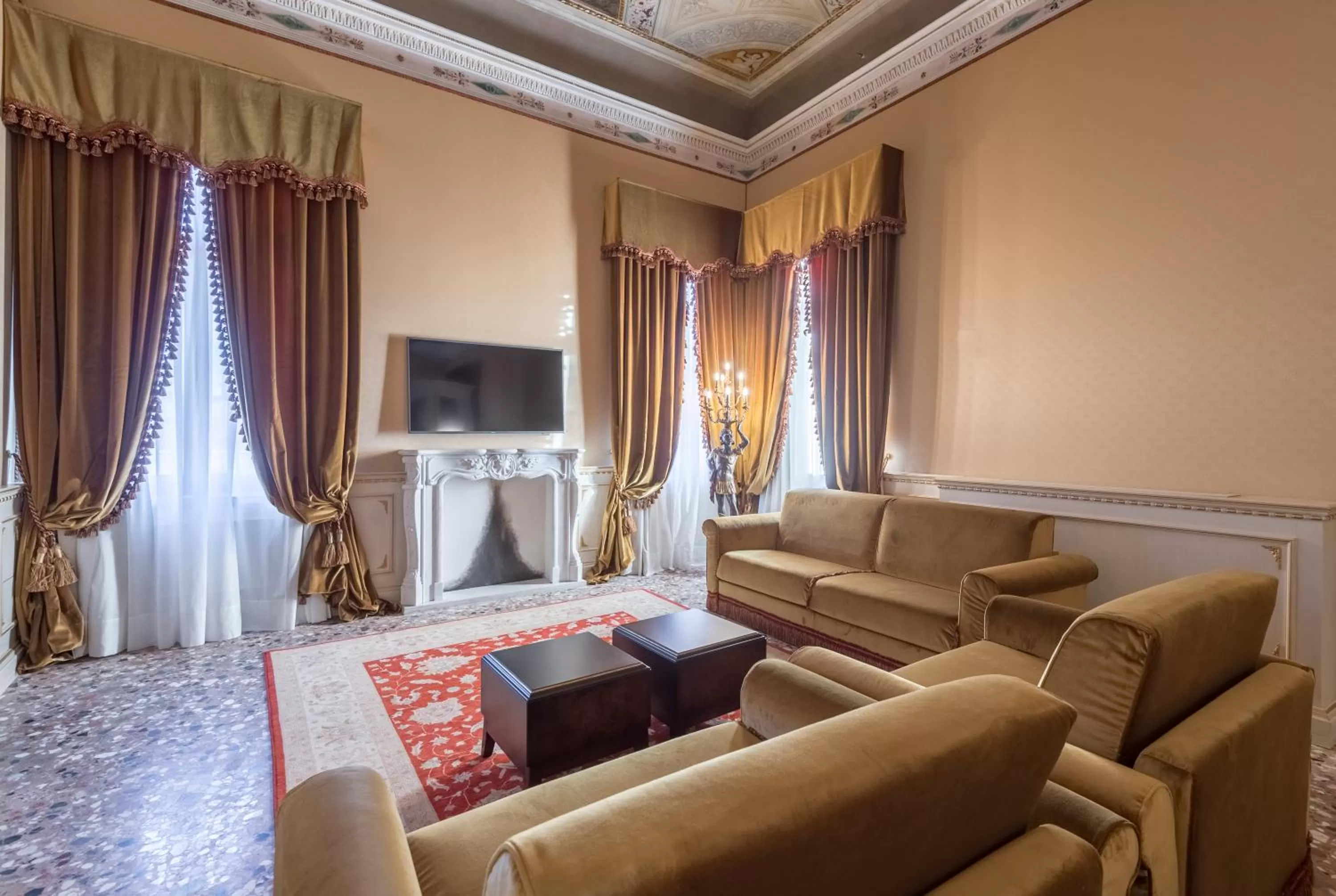 Photo of the whole room in Hotel Nani Mocenigo Palace