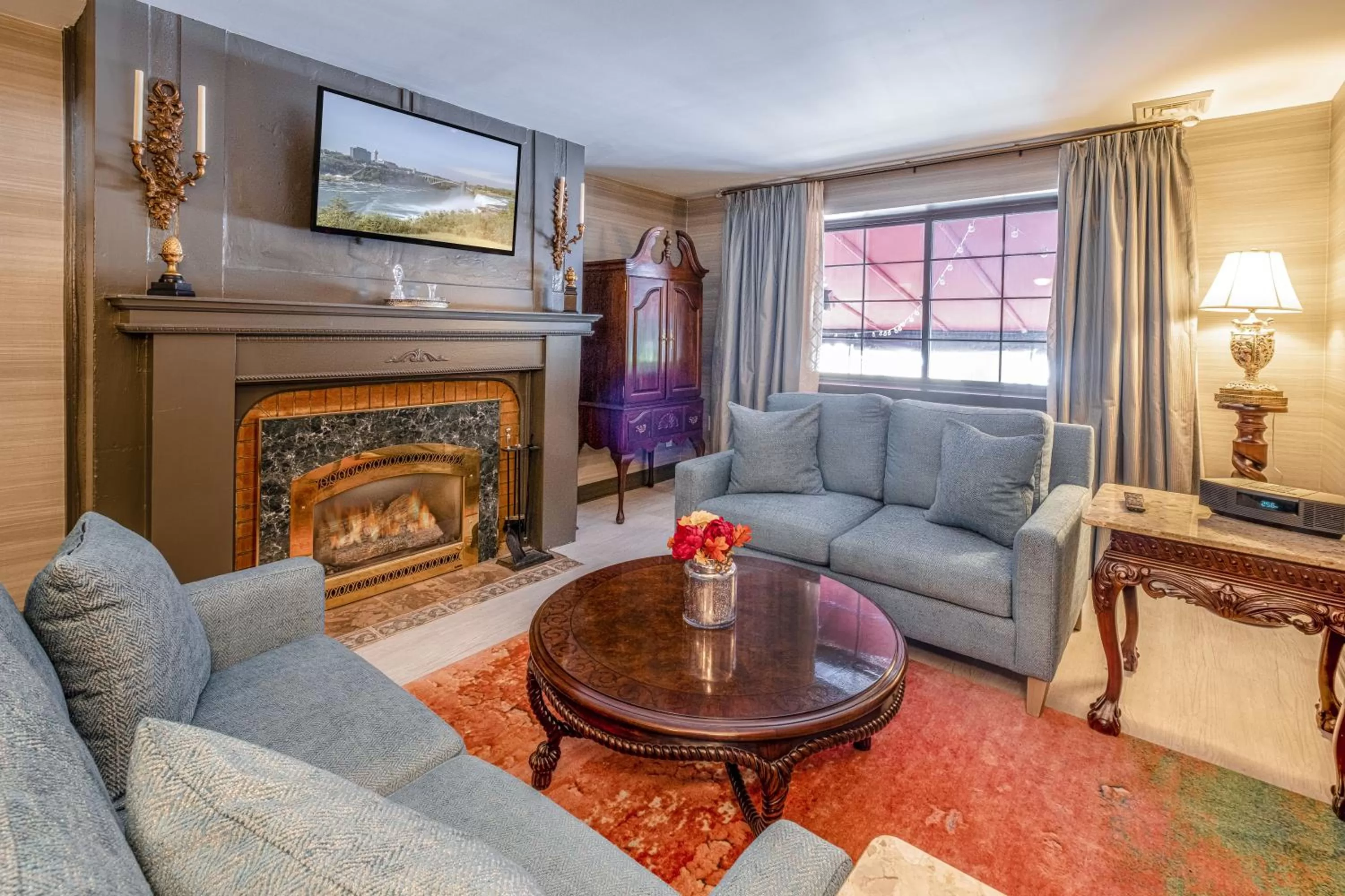 Living room in Red Coach Inn