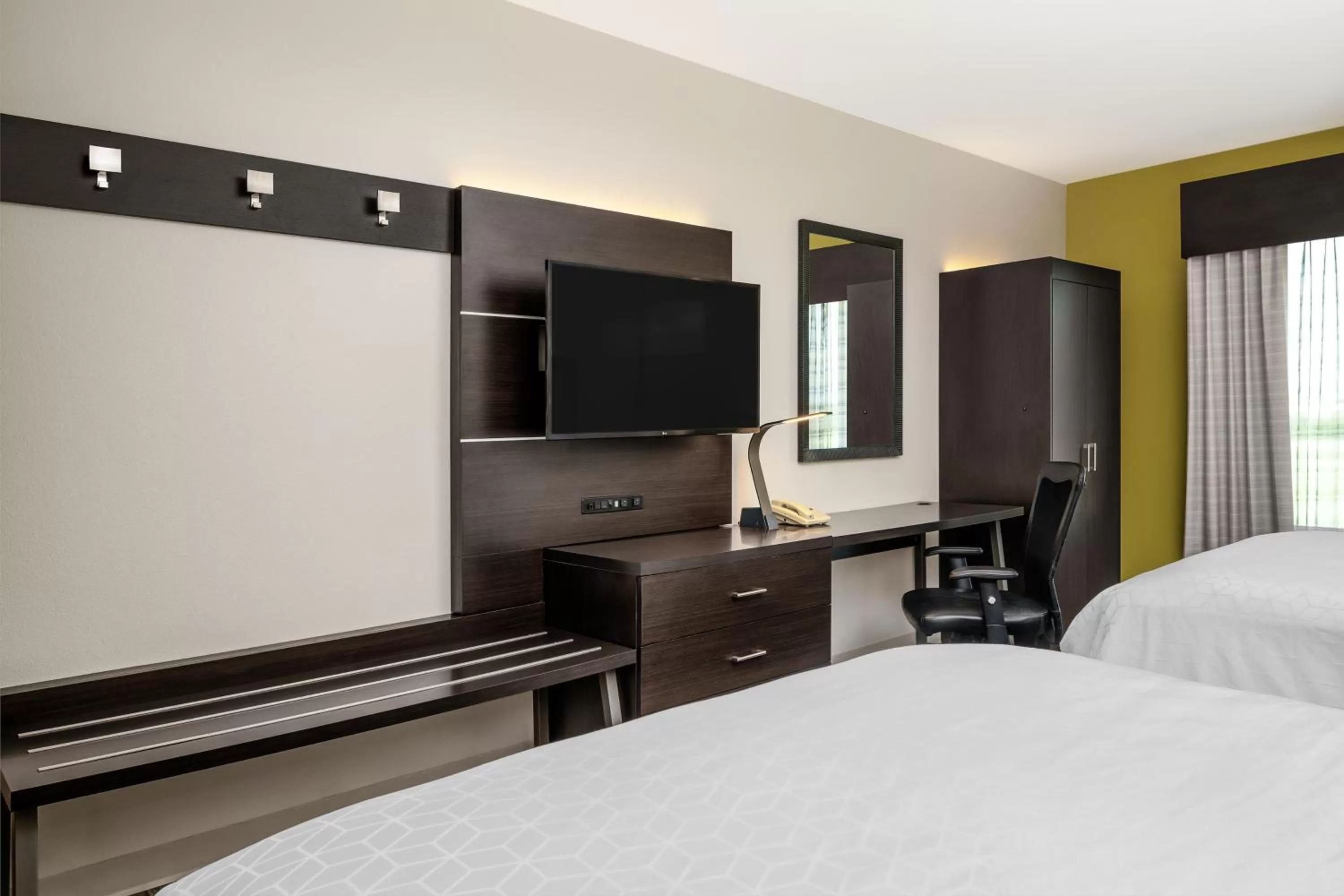Bed in Holiday Inn Express & Suites Florence by IHG