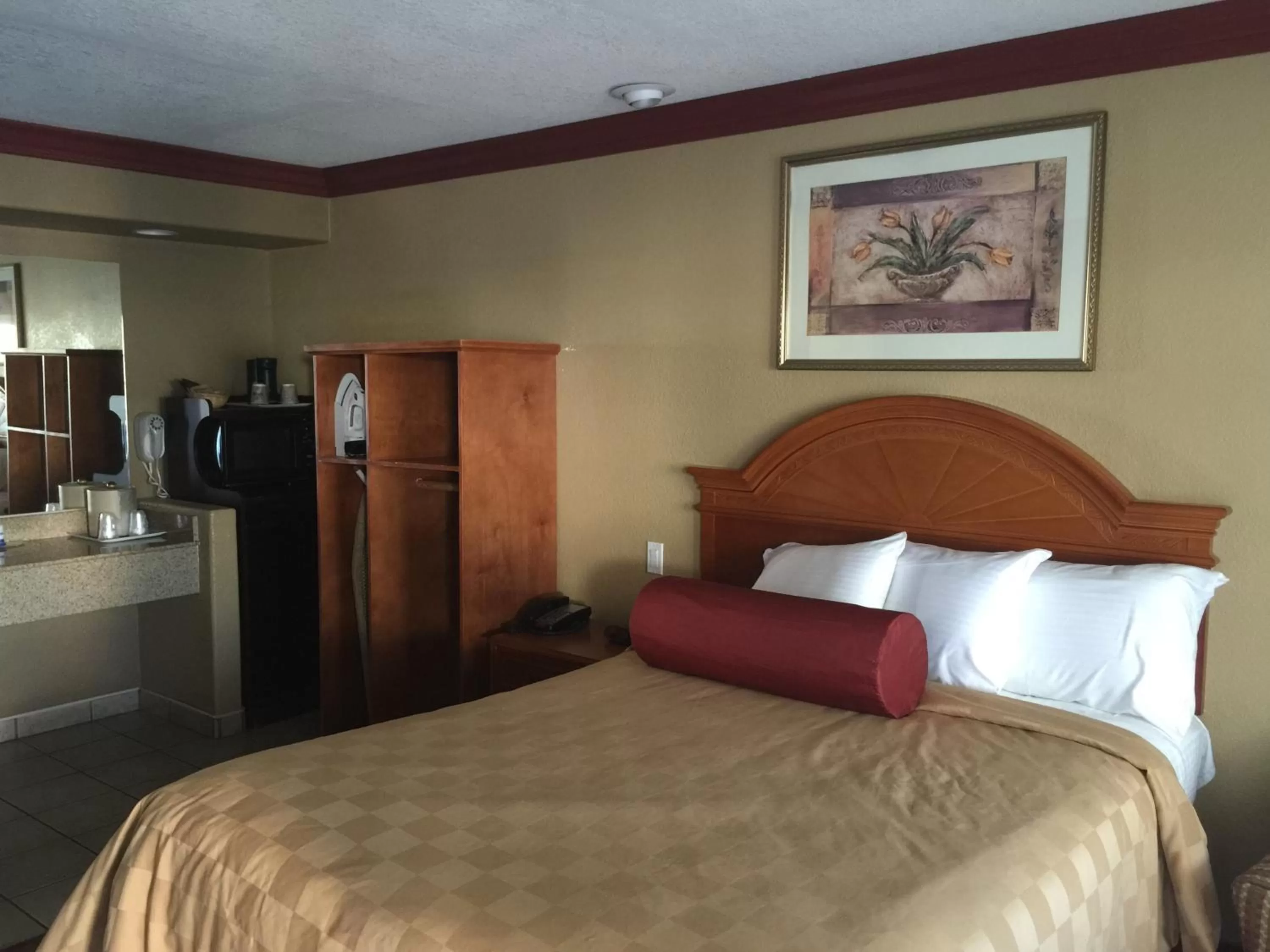 Bed in Thunderbird Lodge