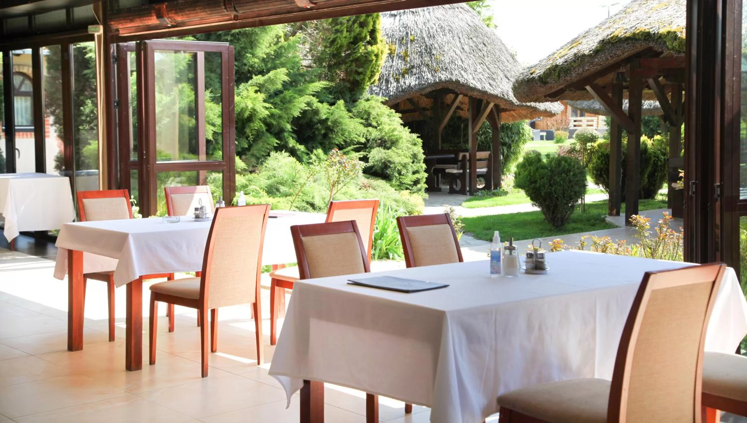 Restaurant/places to eat in S Club Resort Hotel Aqua Park and Spa