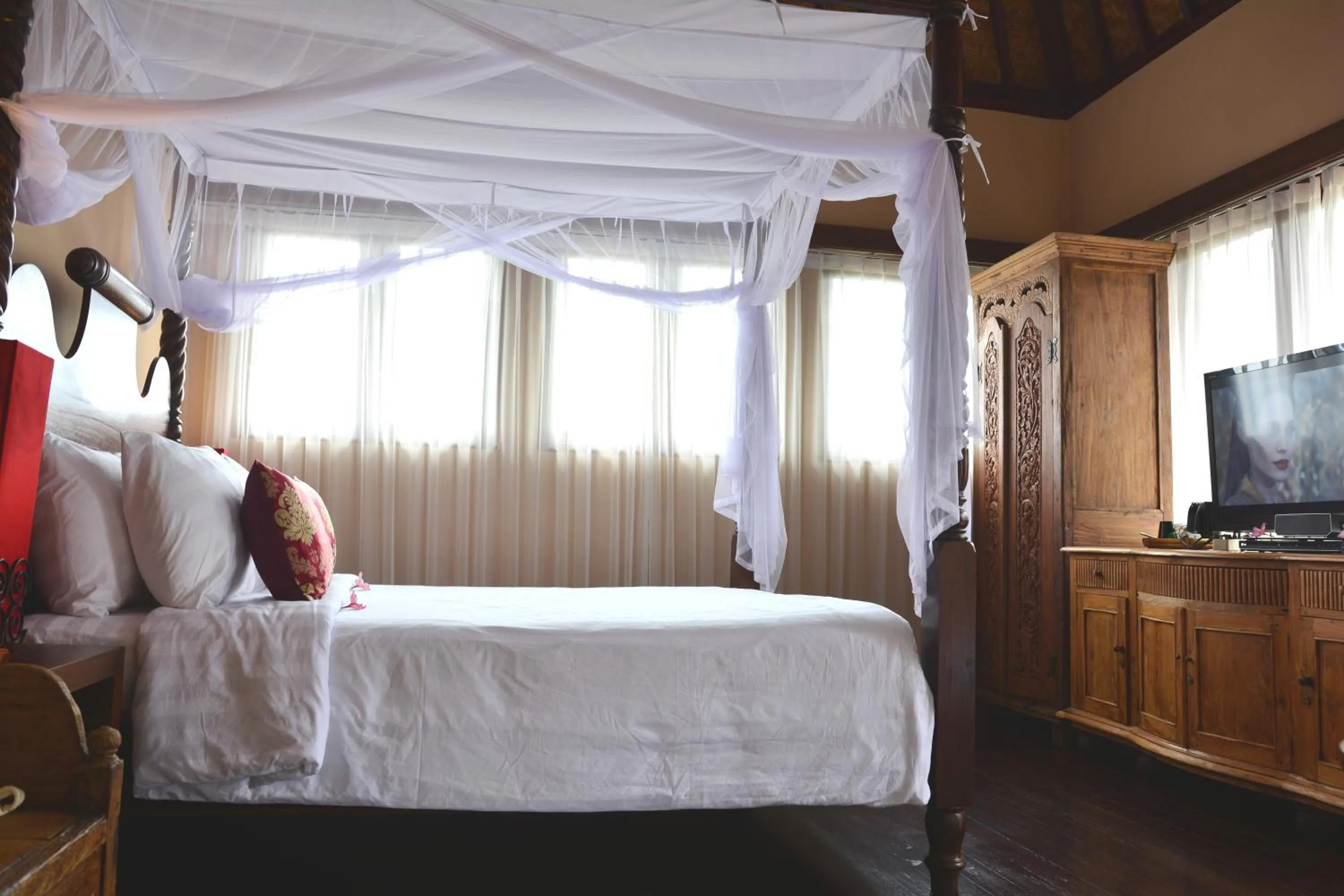 Photo of the whole room, Bed in Griya Sriwedari