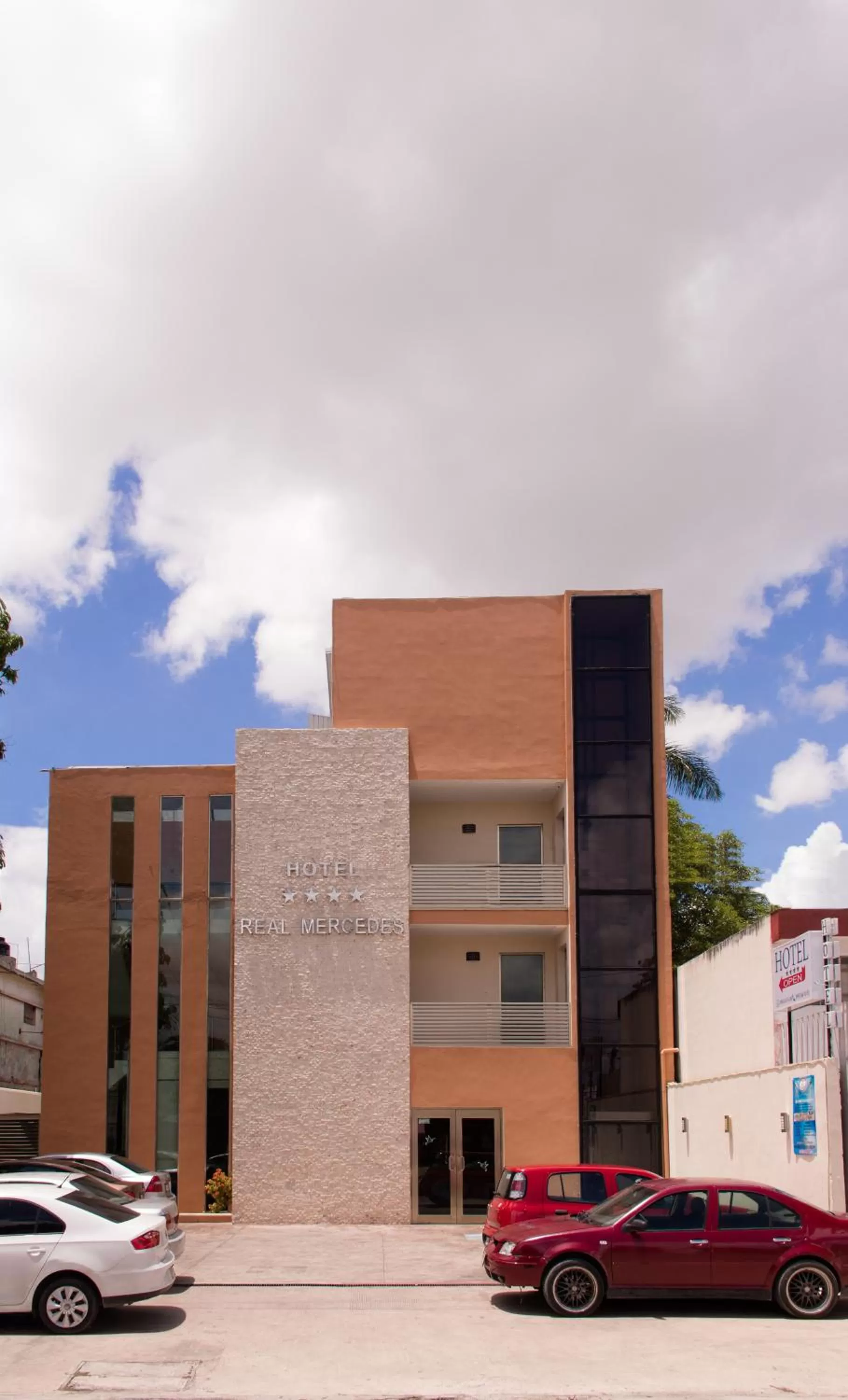 Property building in Hotel Real Mercedes