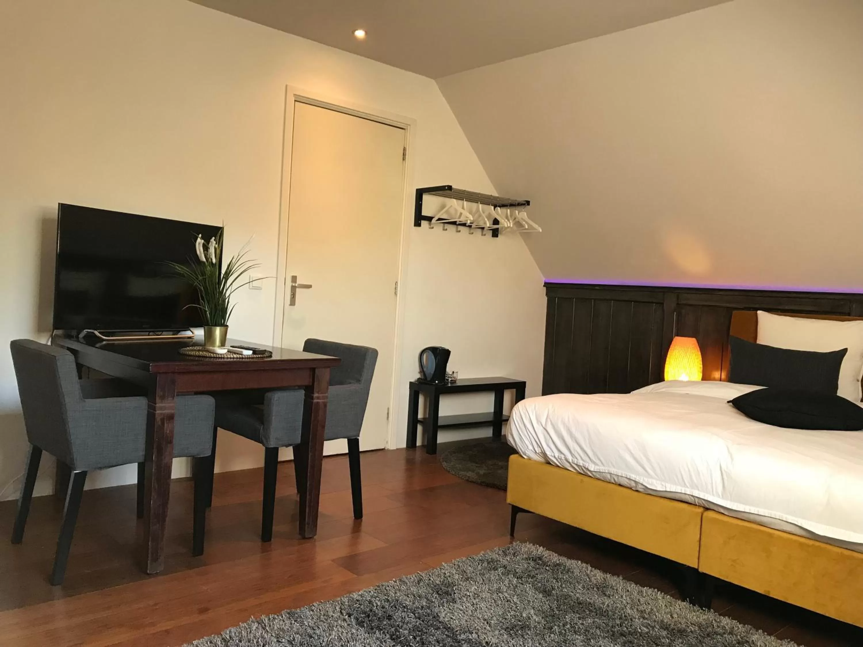 TV and multimedia in Hotel Buenos