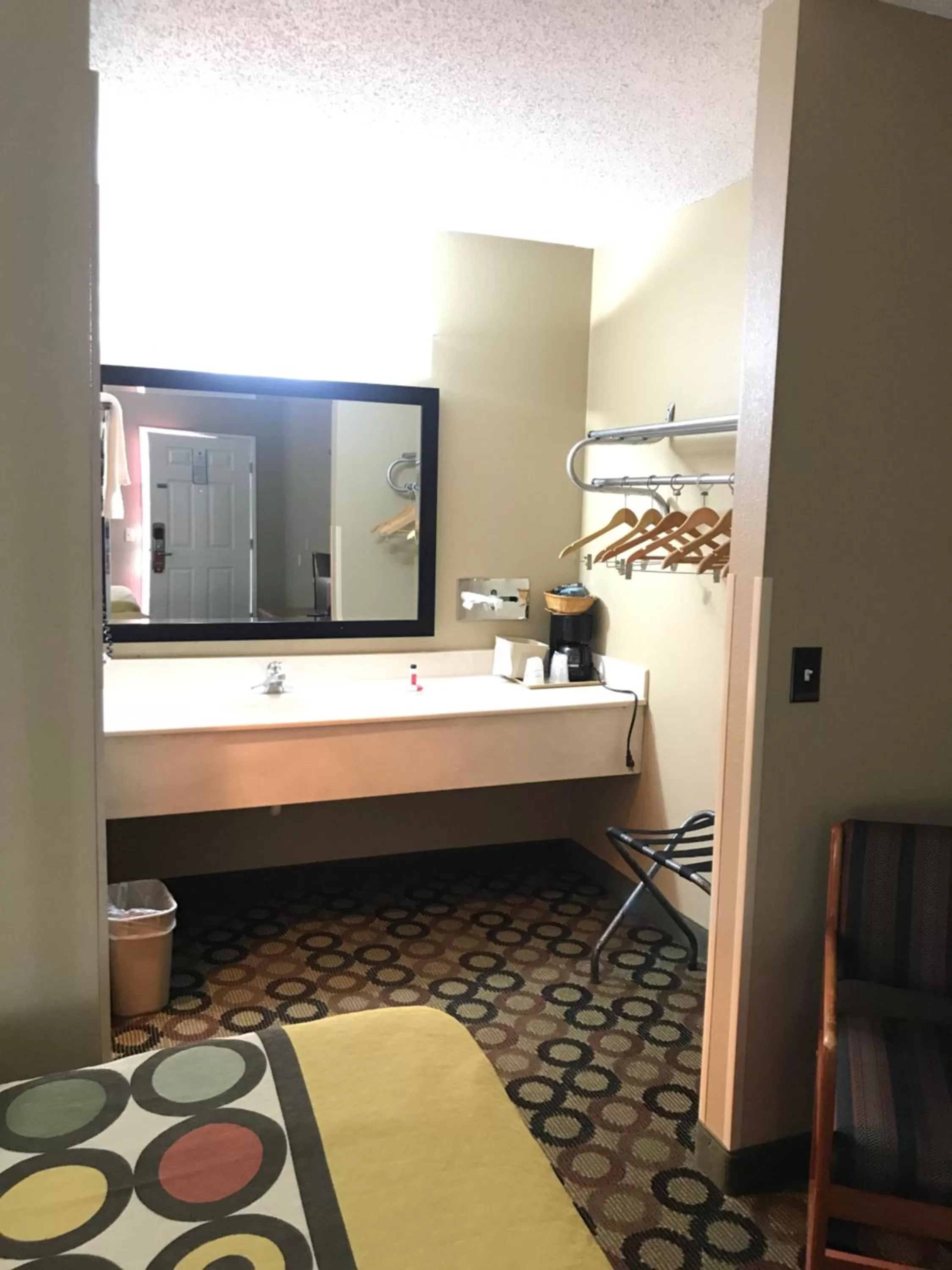 Bathroom, Bed in Super 8 by Wyndham Ashburn