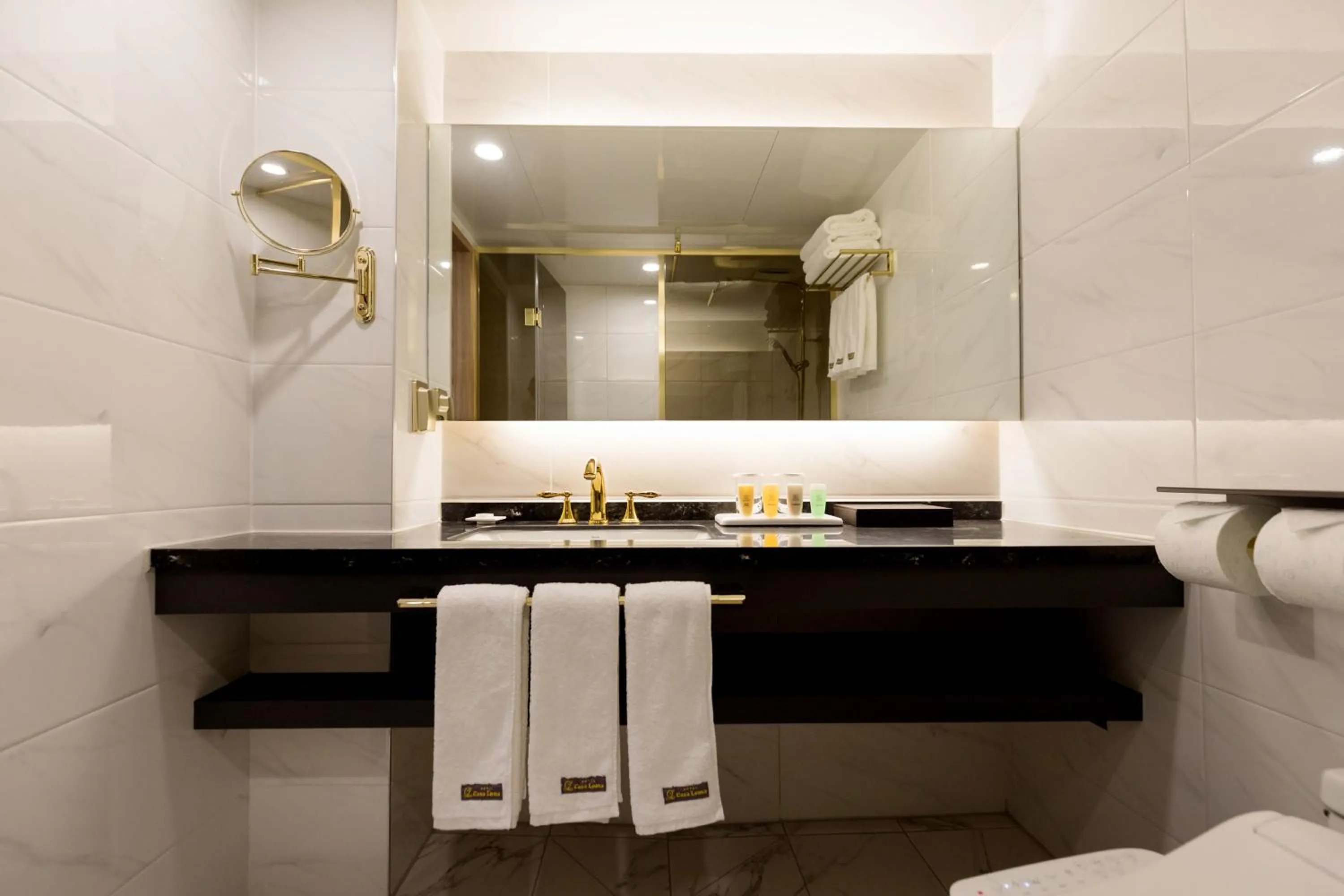 Shower in Casaloma Hotel