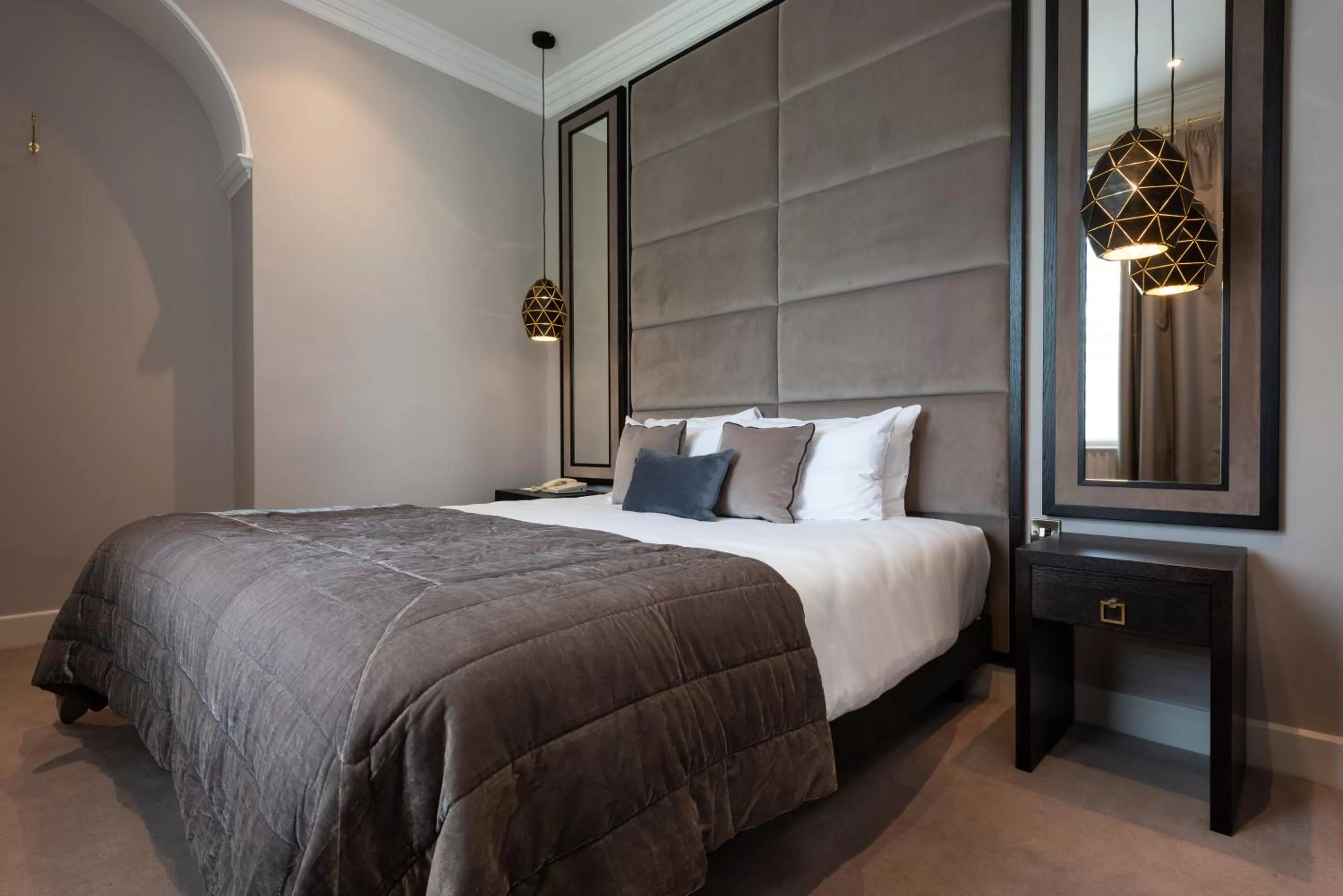 Living room, Bed in Brandon Hall Hotel & Spa Warwickshire