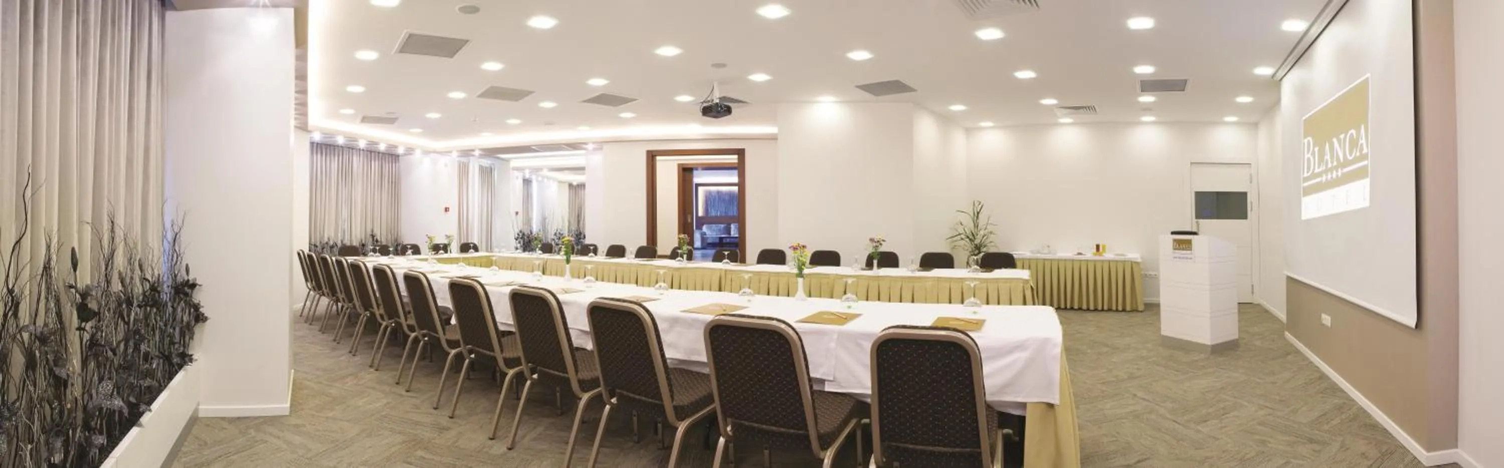 Business facilities in Blanca Hotel