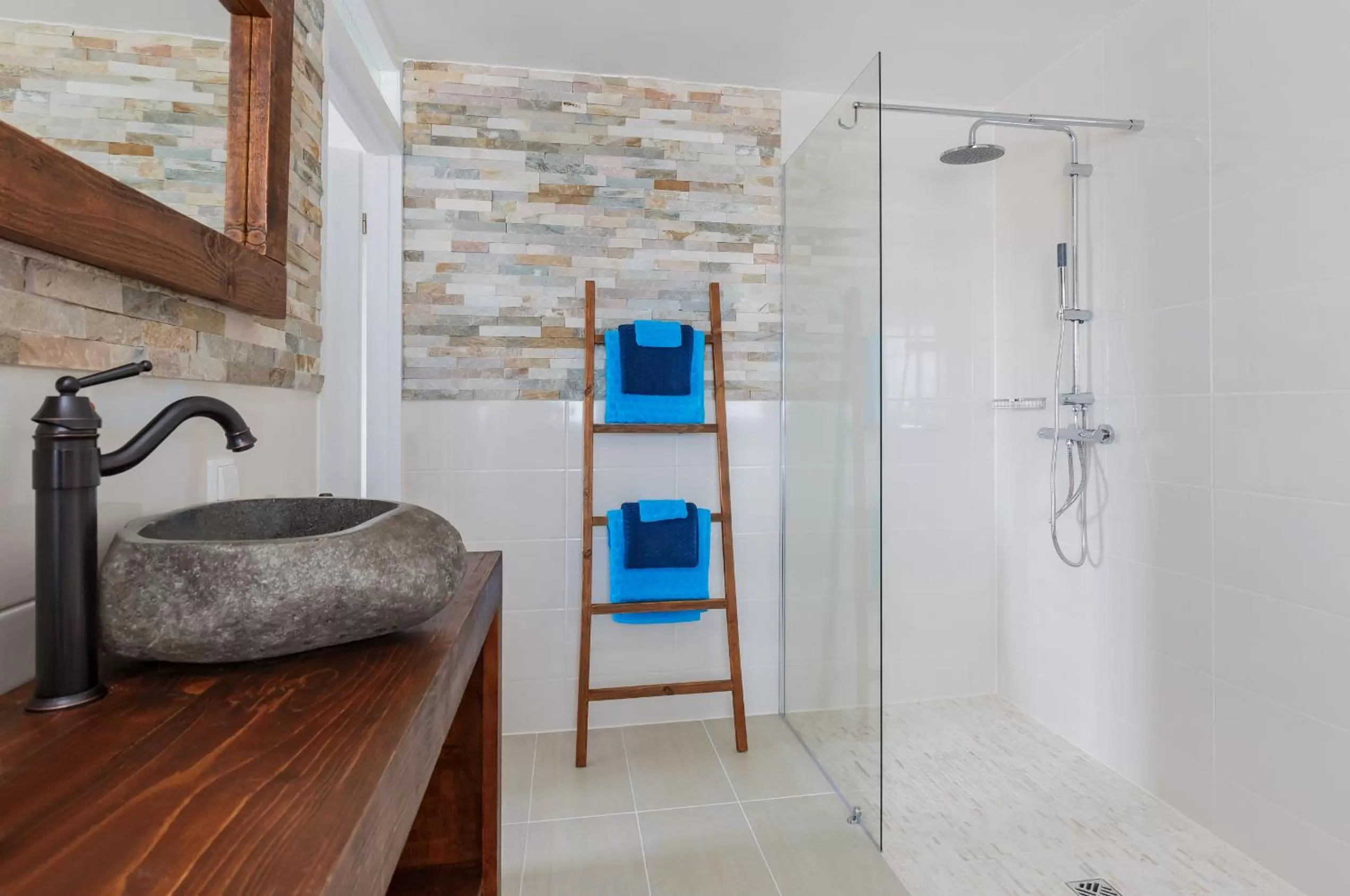 Shower in Wellness Bed & Breakfast Pergamo