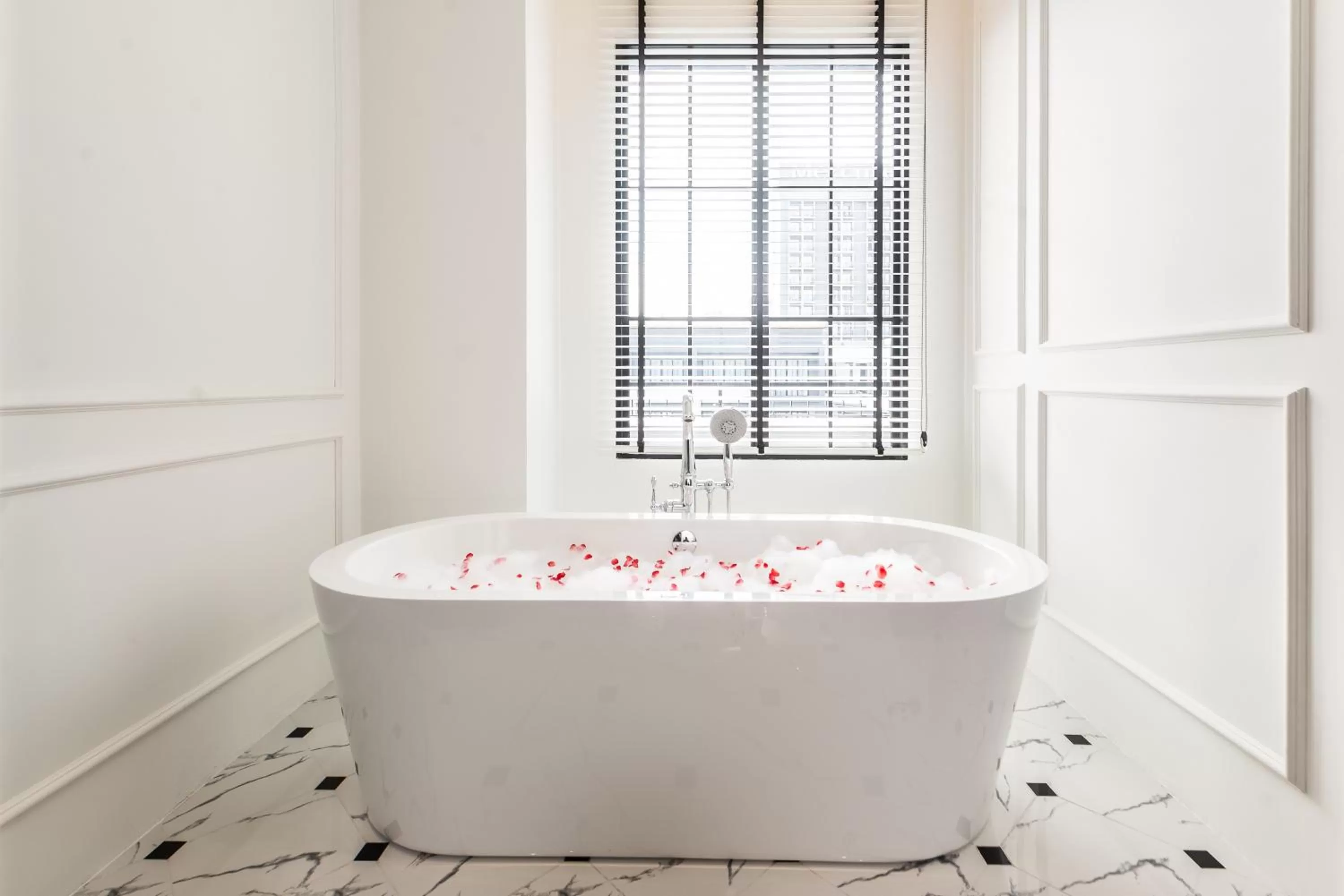 Bath in One Patio Hotel Pattaya - SHA Extra Plus