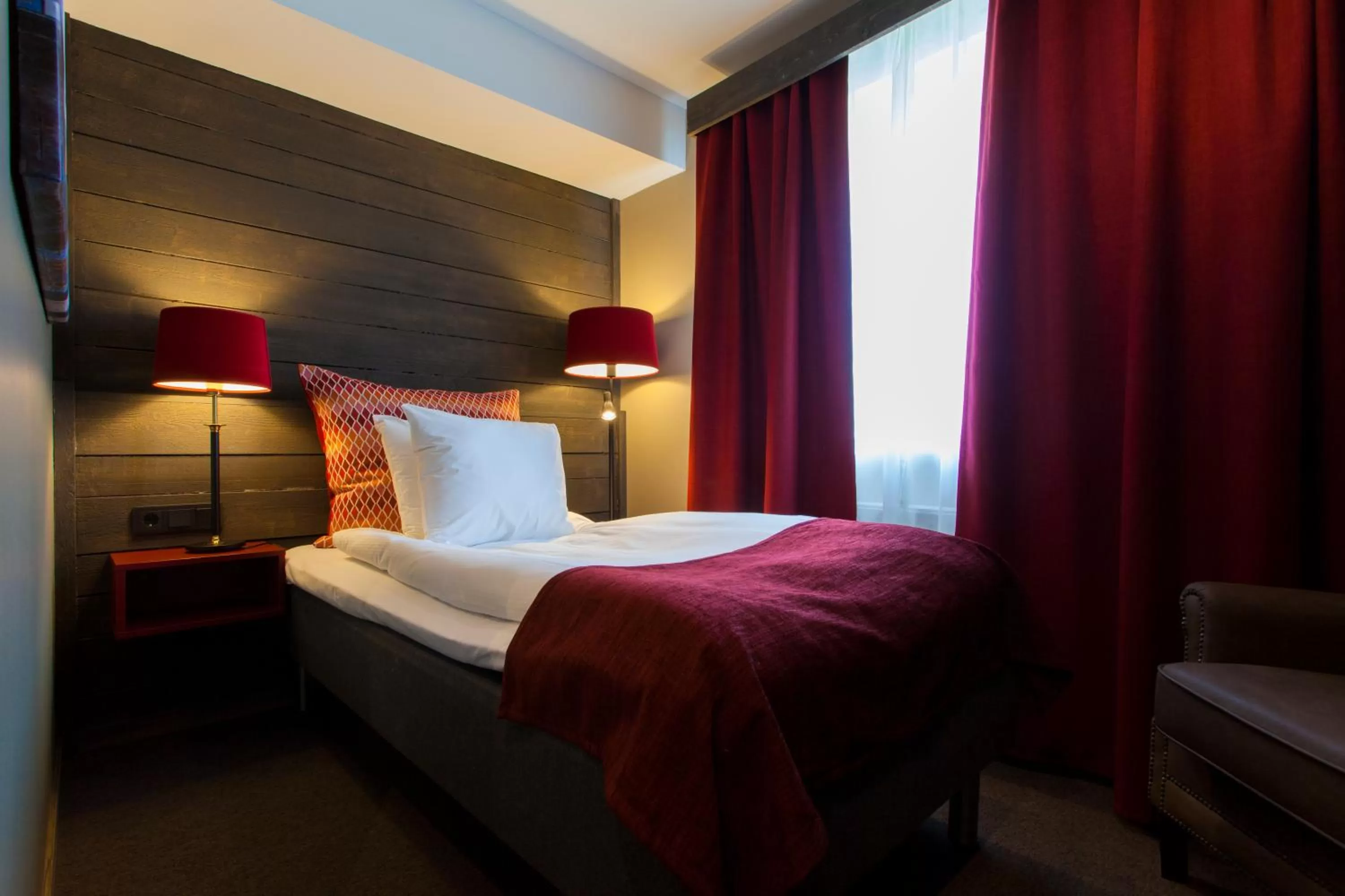 Shower, Bed in Hotell Nordic