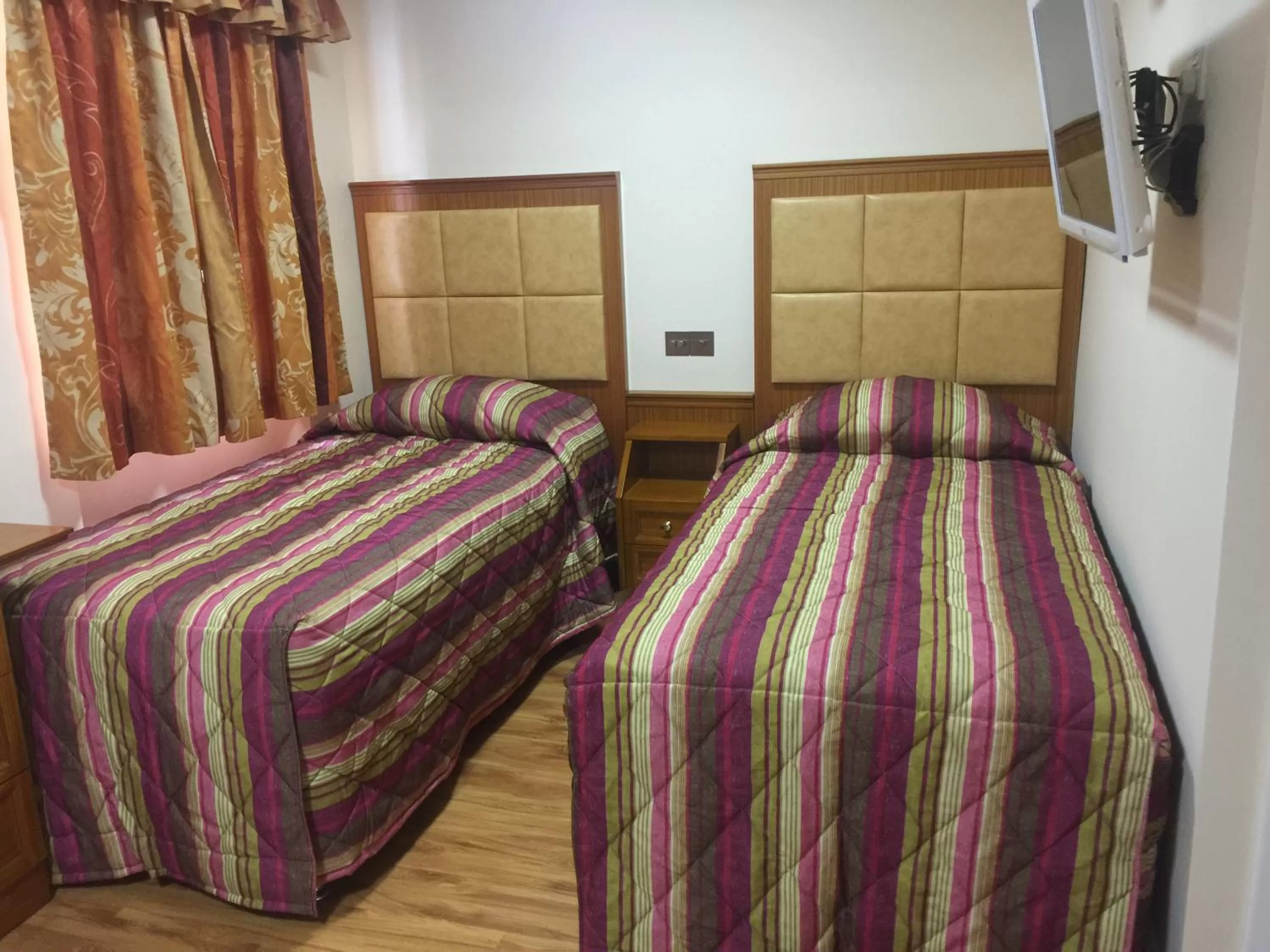 Bedroom, Bed in White House Hotel