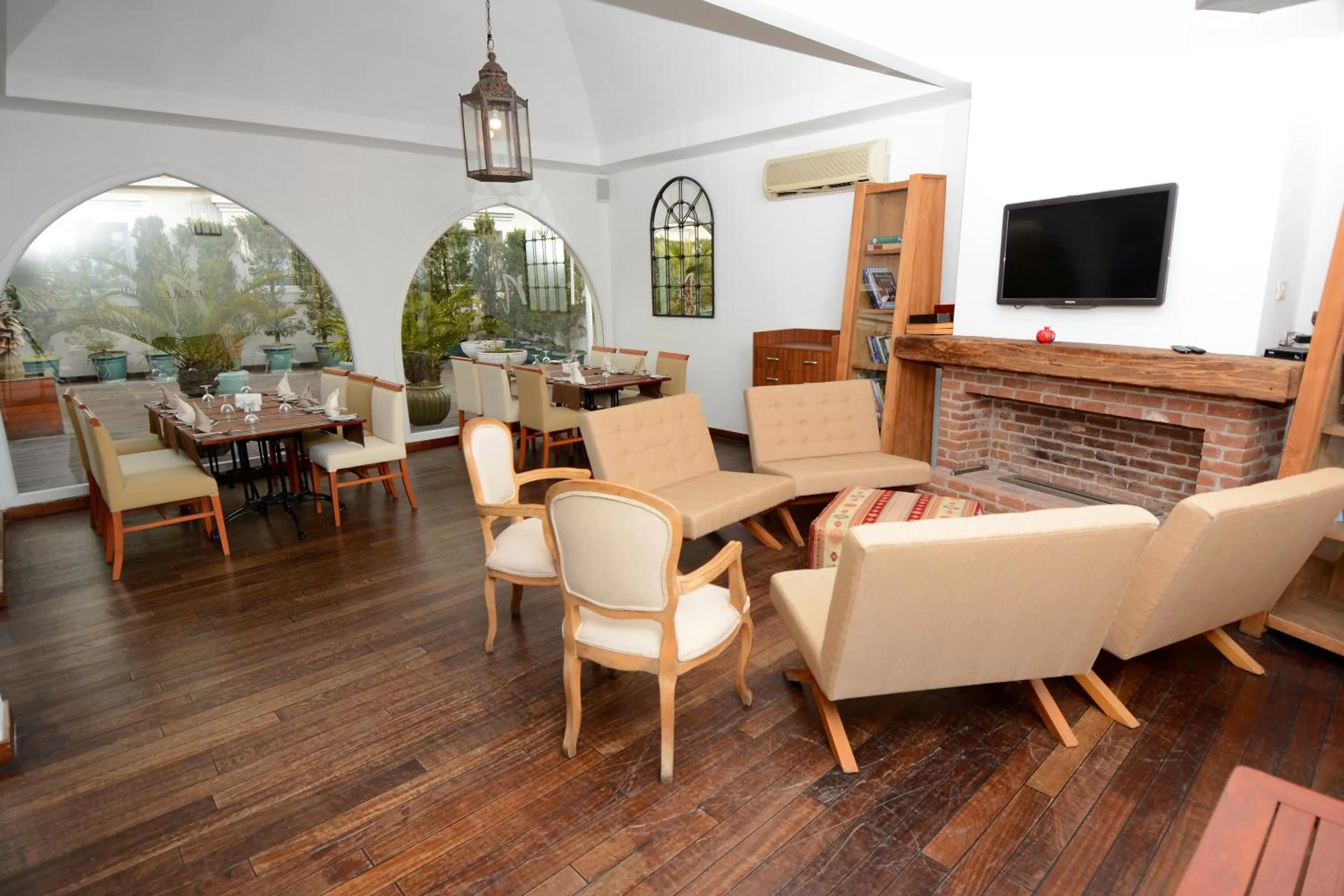 Restaurant/places to eat in Holiday Inn Istanbul City by IHG