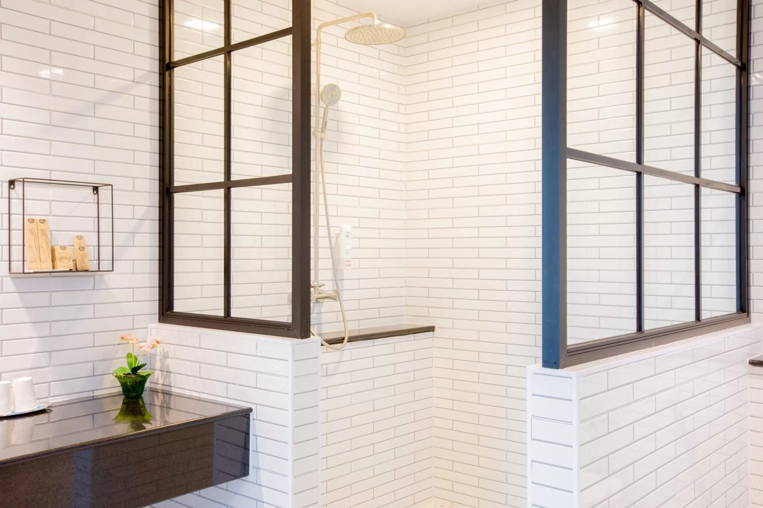 Shower in The Royal River Hotel