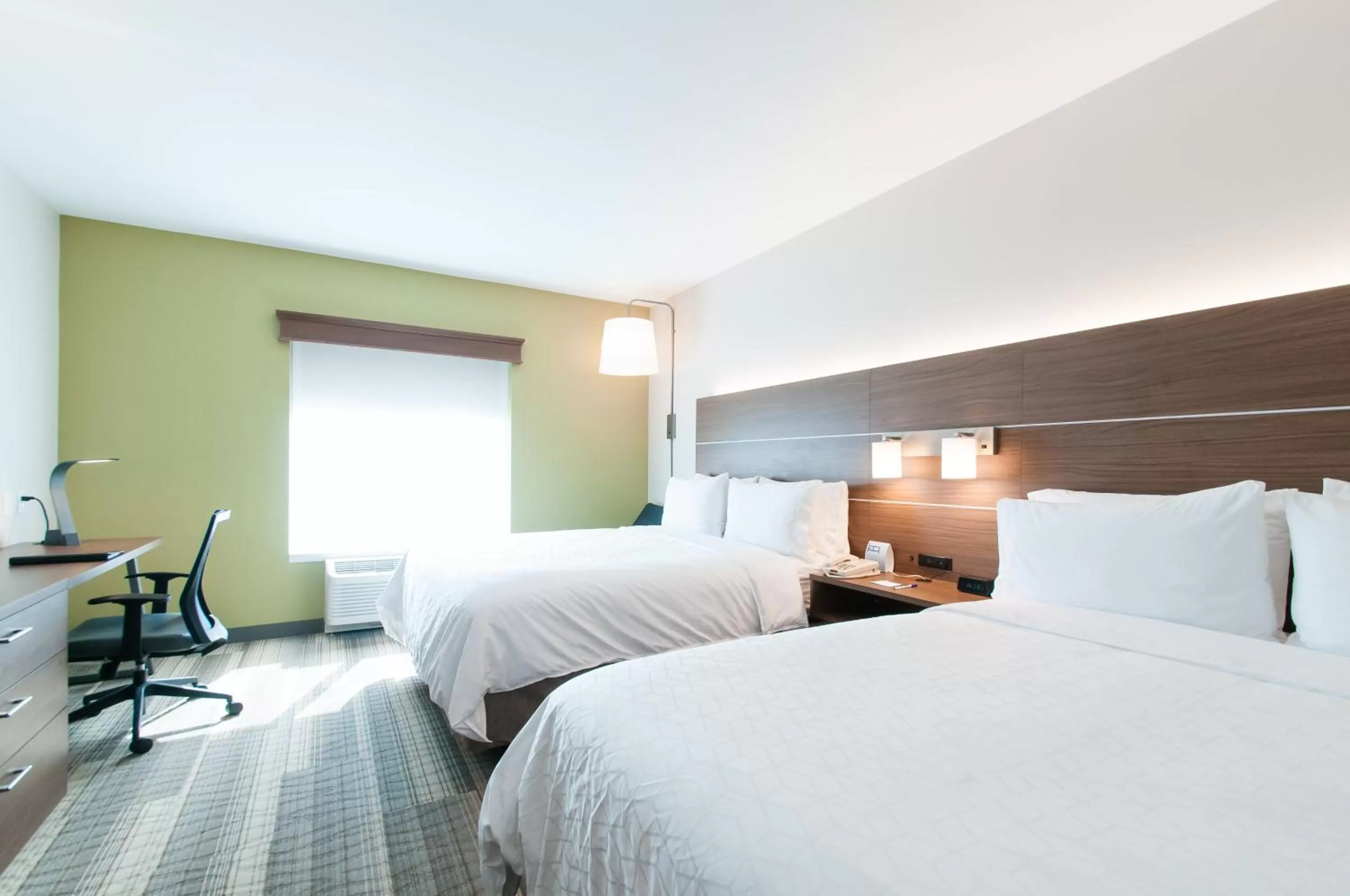 Queen Room - Hearing Accessible - Non-Smoking in Holiday Inn Express Hotel & Suites Hagerstown by IHG