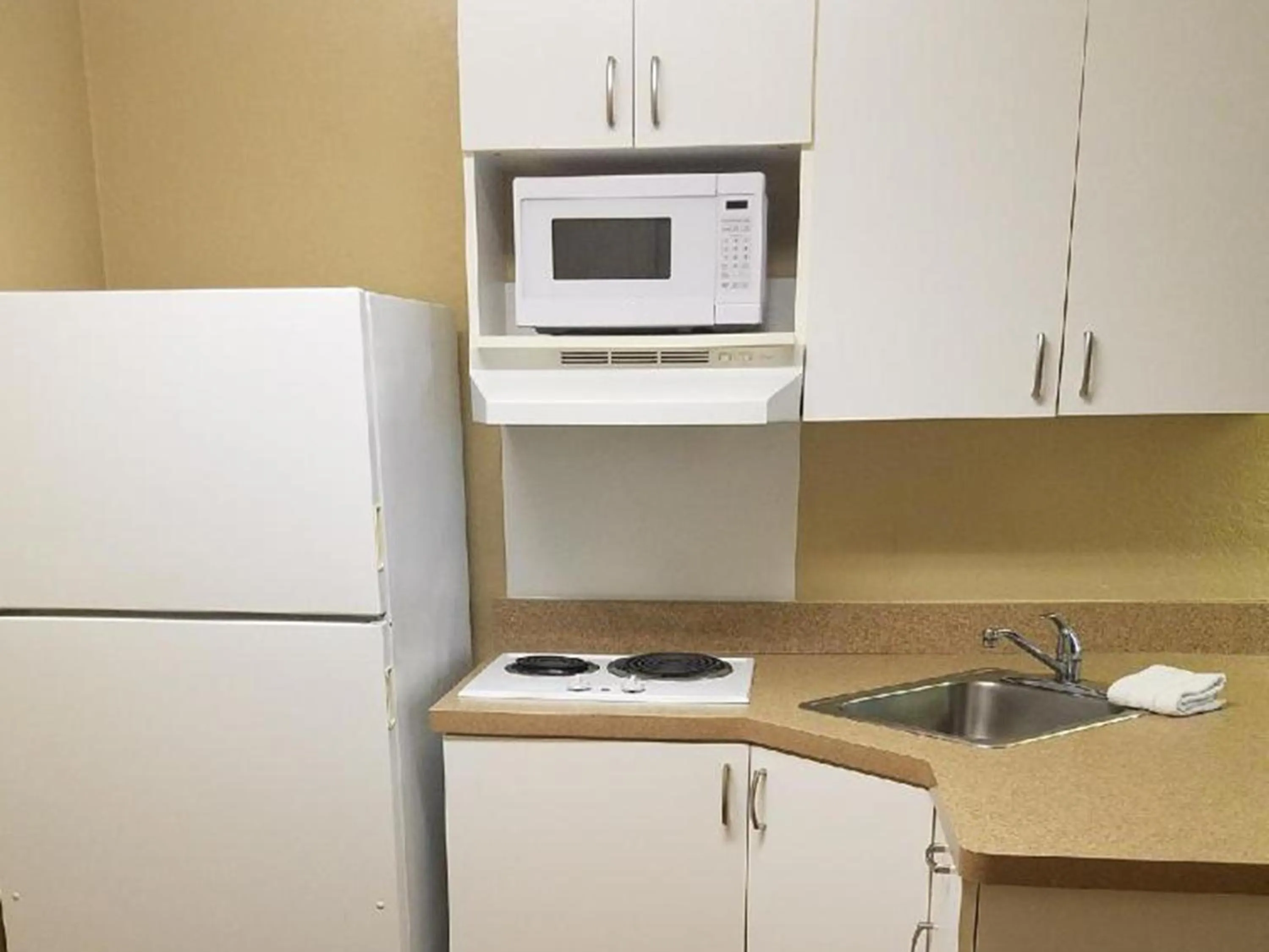 Kitchen or kitchenette in Extended Stay America Select Suites - Roanoke - Airport